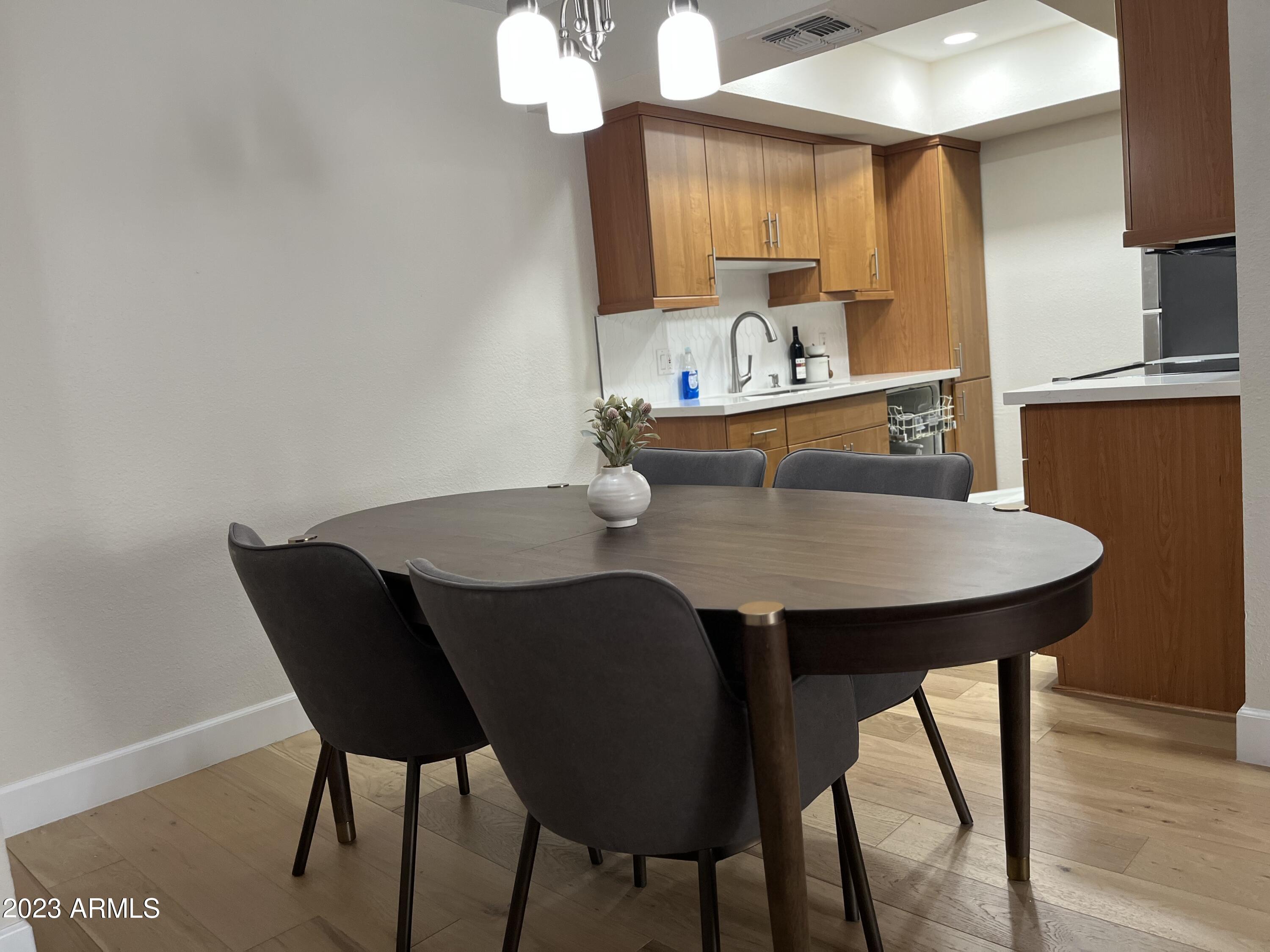 7350 N VIA PASEO DEL SUR -- M206