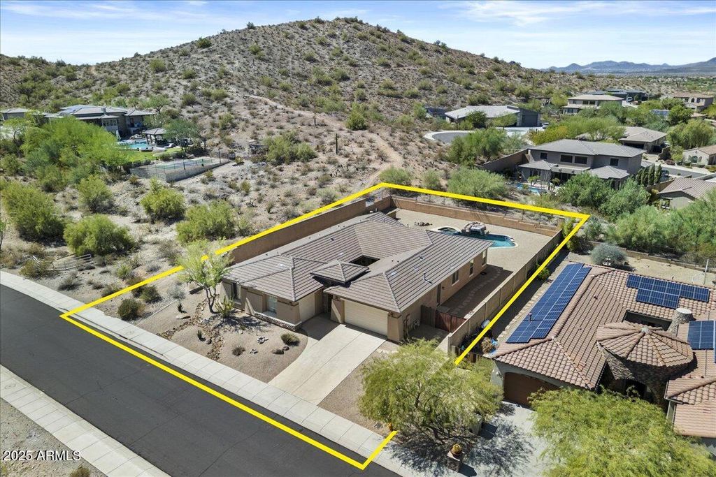 Photo of 8666 W Lariat Lane, Peoria, AZ 85383 (MLS # 6921907)