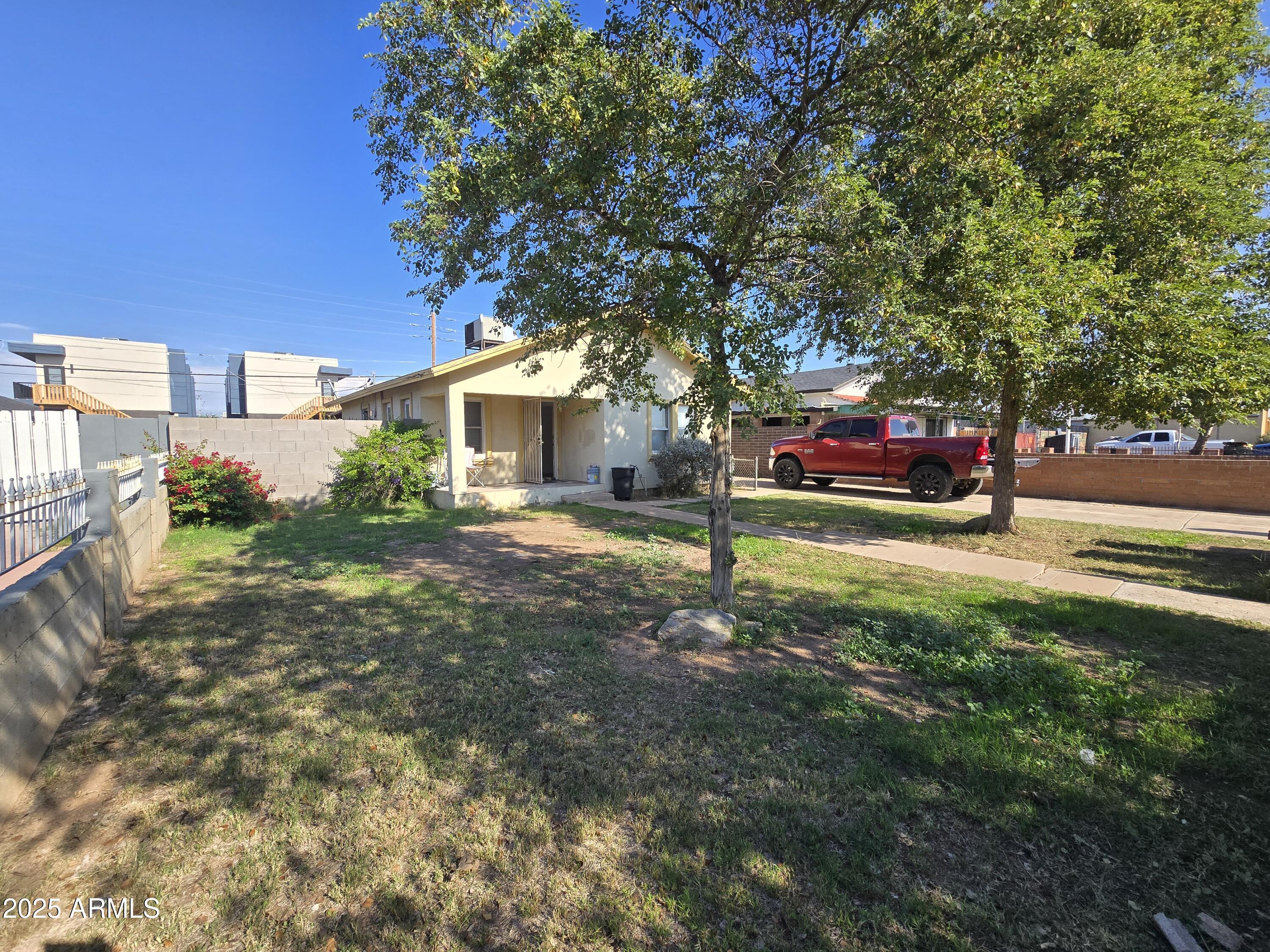 1722 W HADLEY Street