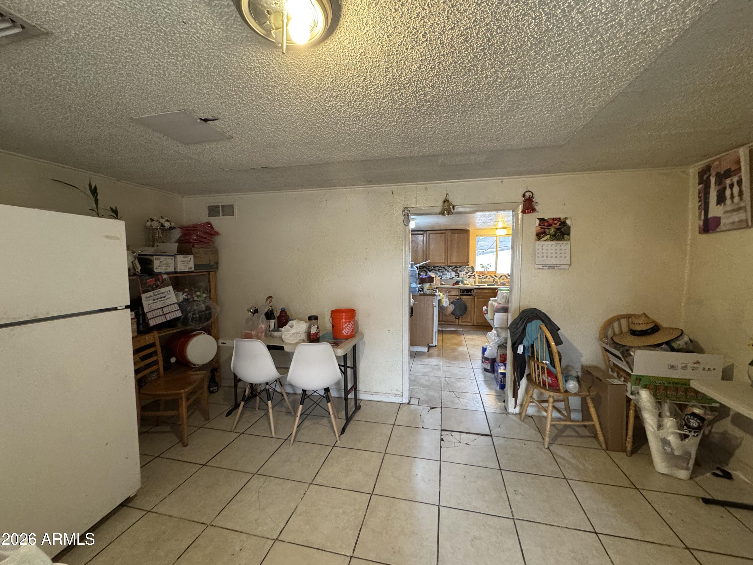 740 W CINNABAR Avenue