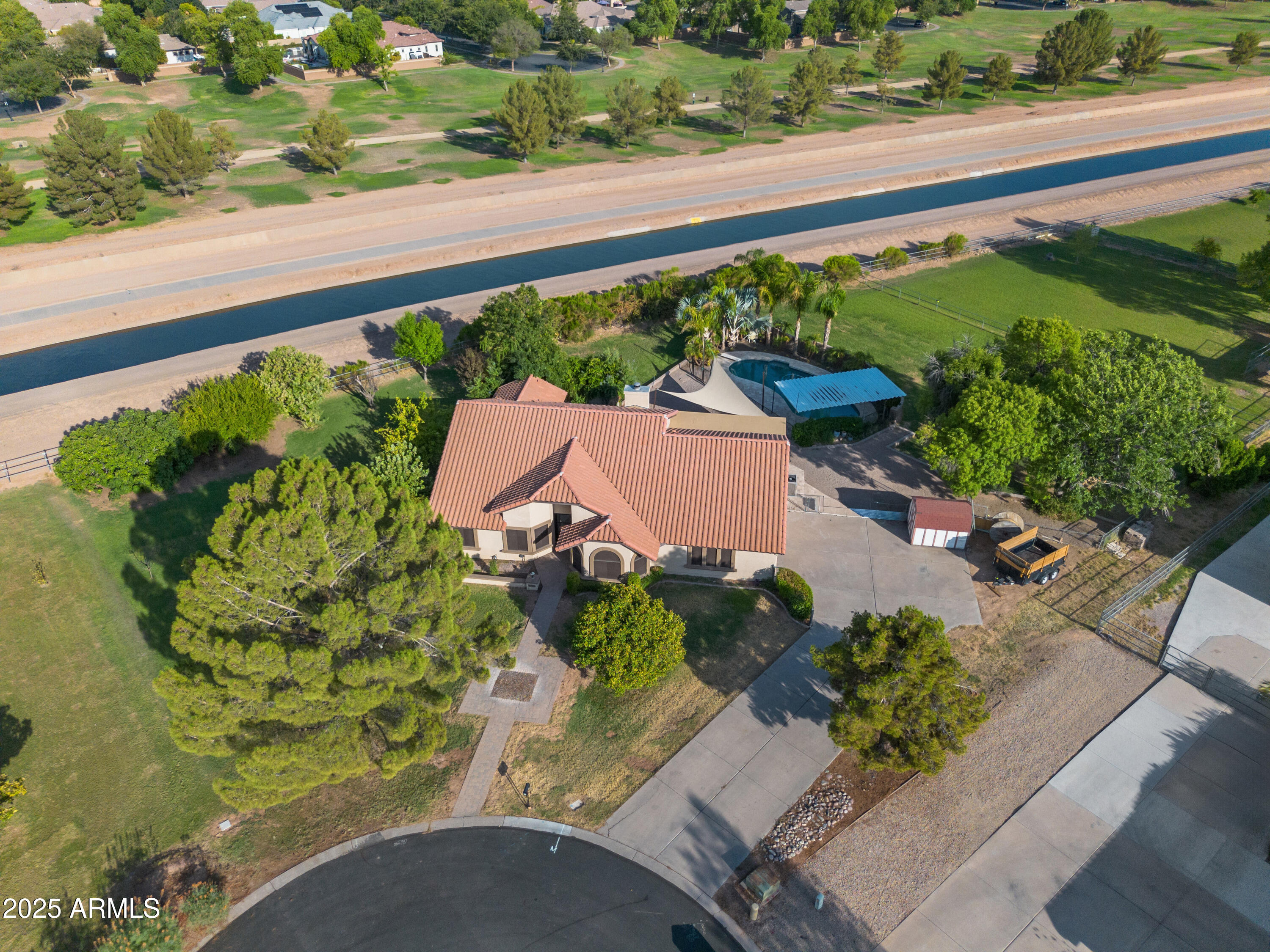 2703 E VAUGHN Avenue