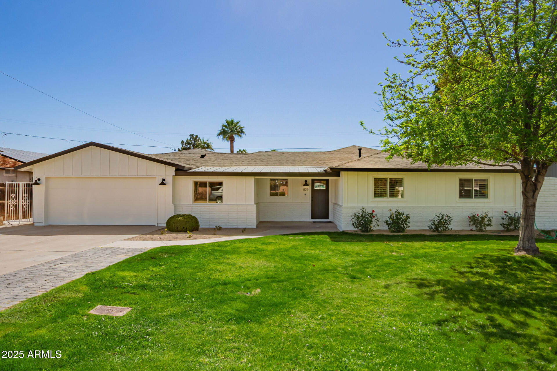 829 E DESERT PARK Lane