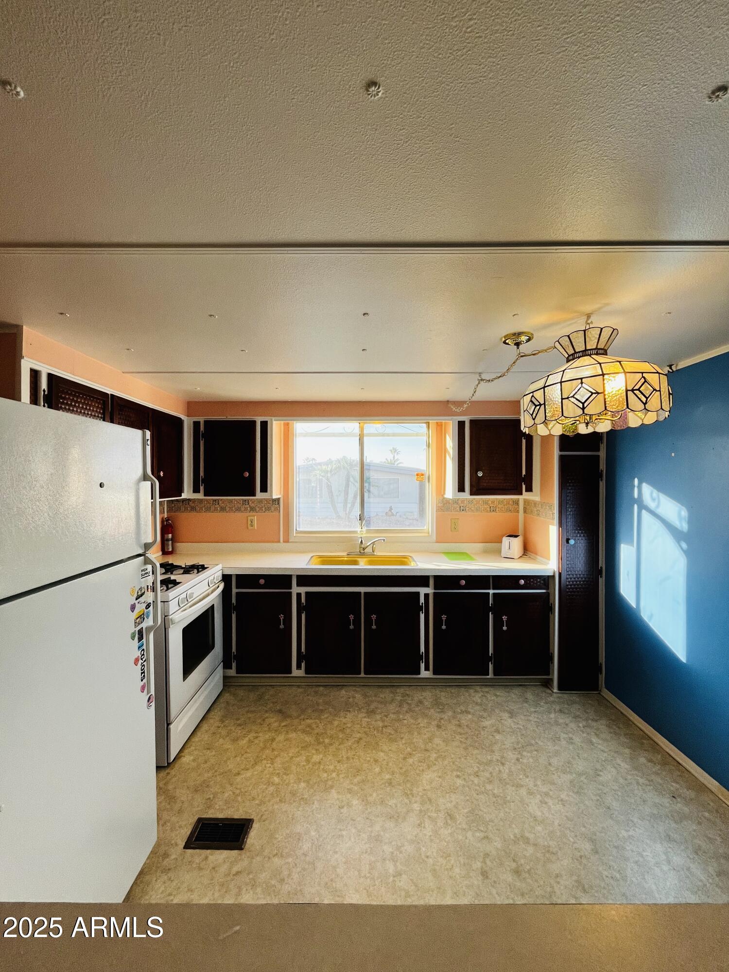 2100 N TREKELL Road 017