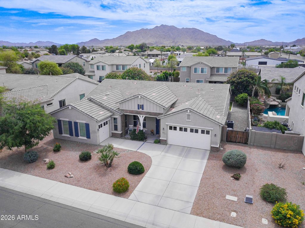 Photo of 2813 E Muirfield Street, Gilbert, AZ 85298 (MLS # 7021534)