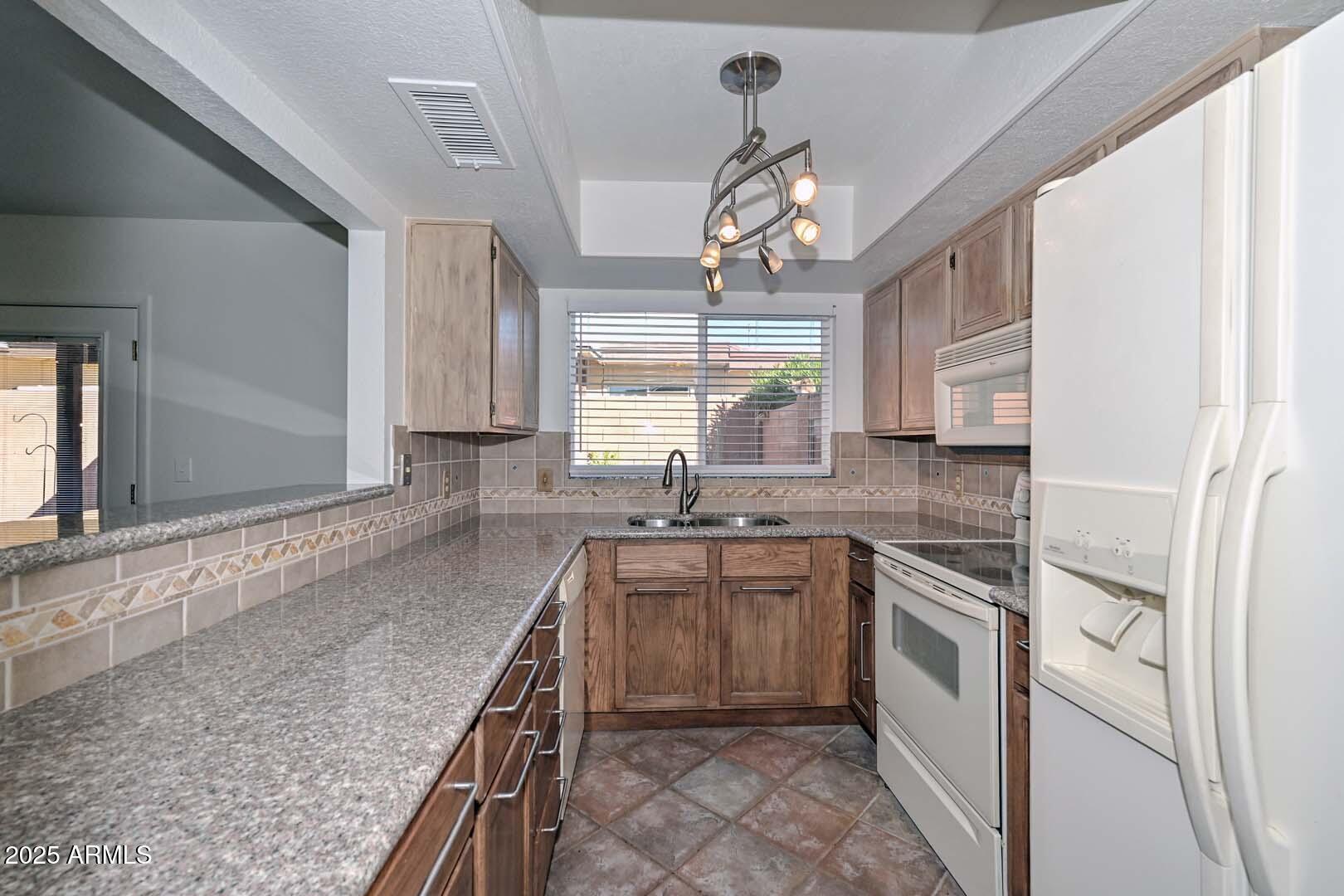 2532 E BLUEFIELD Avenue