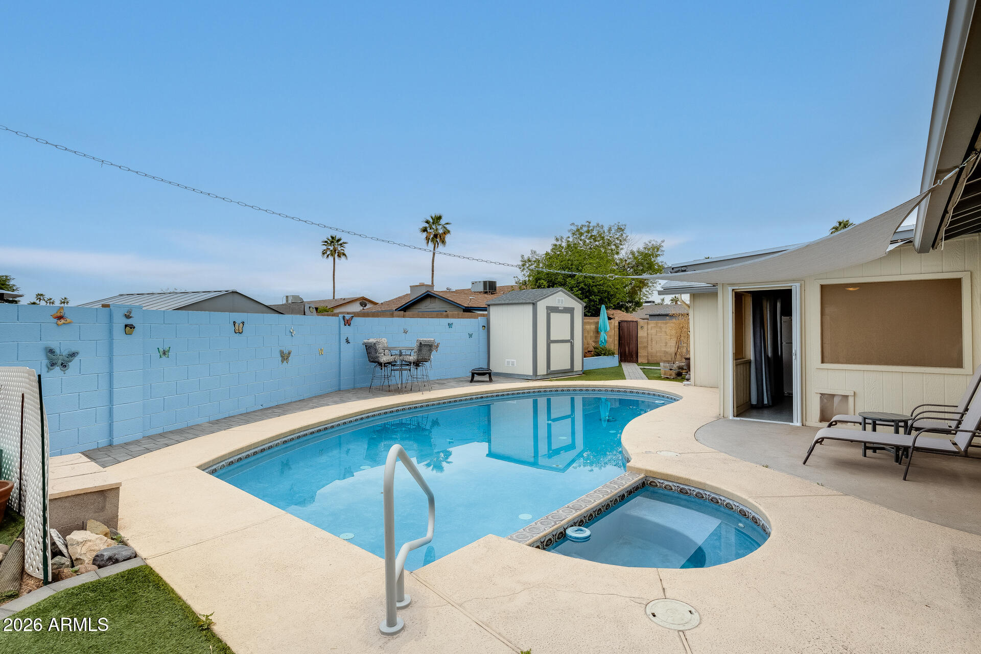 2609 N PLEASANT Drive