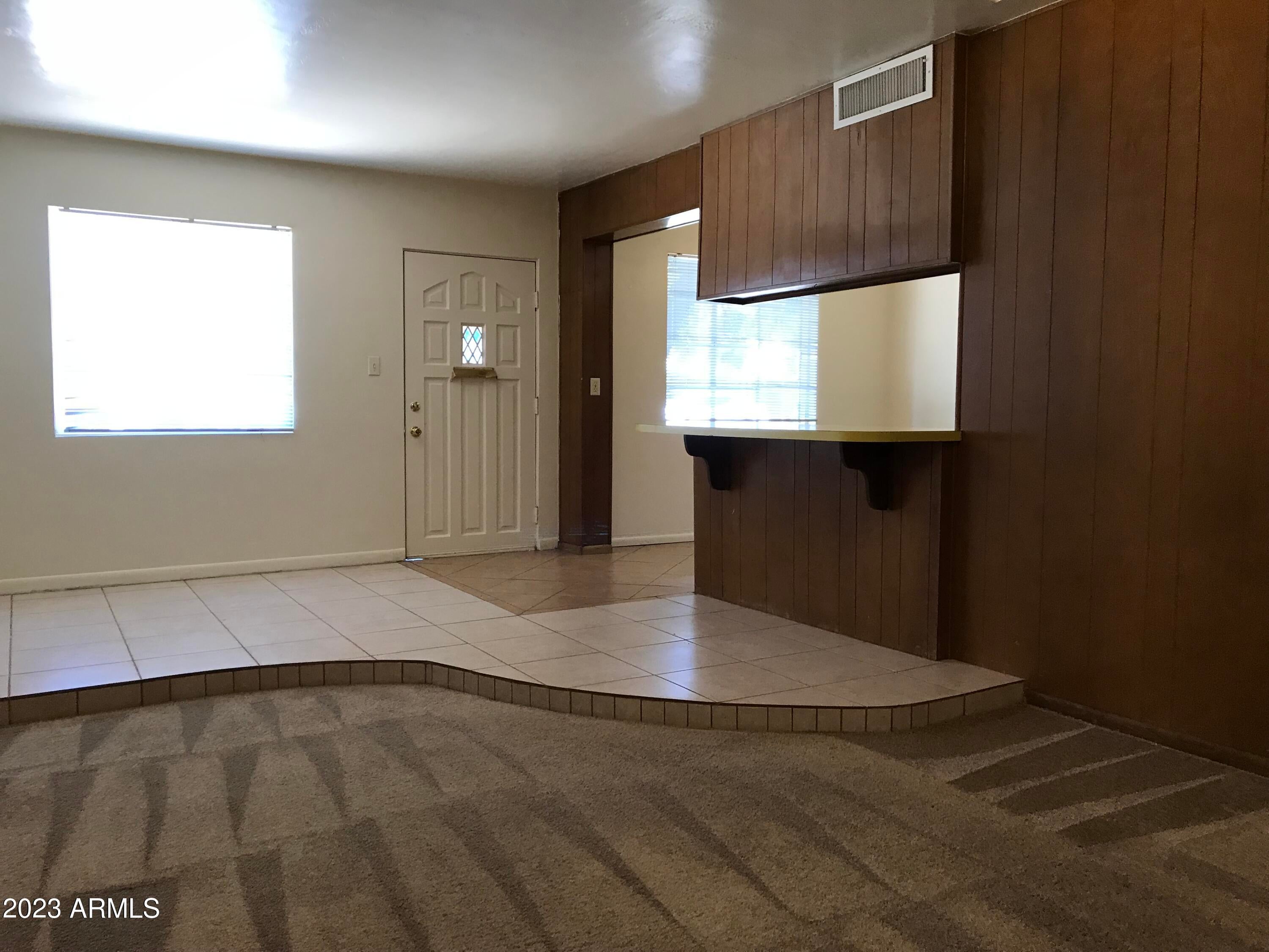 529 W 17TH Place
