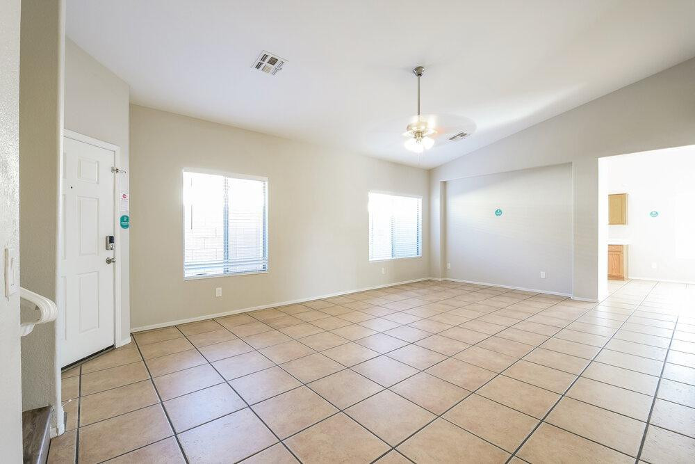 3915 W Buckskin Trail