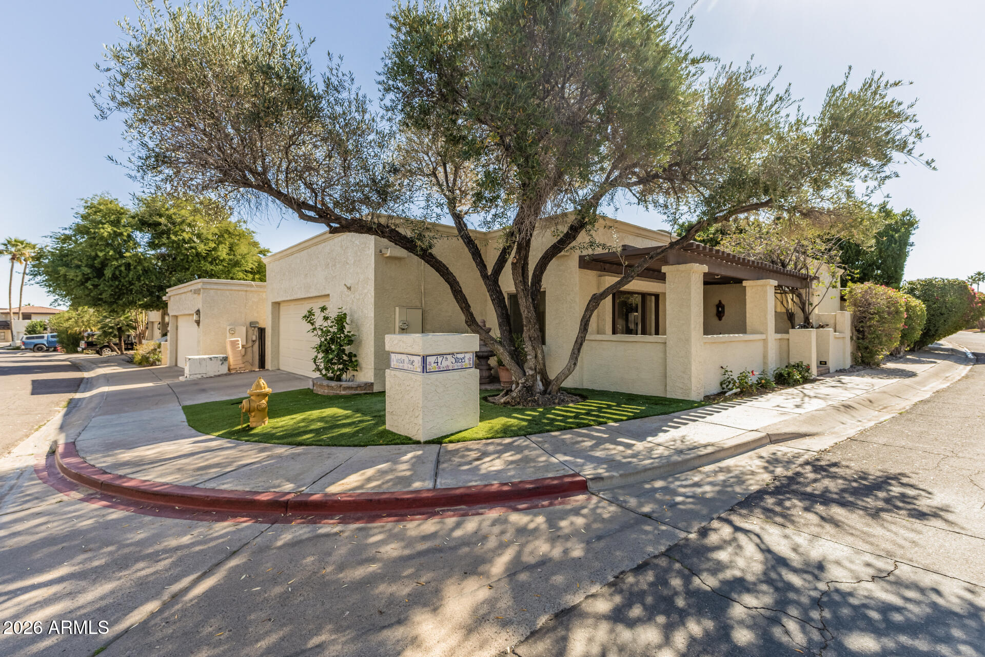 4701 E WINSTON Drive