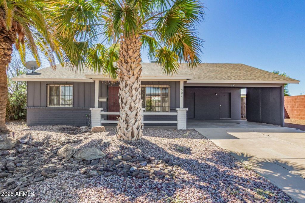 Photo of 307 W Santa Cruz Drive, Tempe, AZ 85282 (MLS # 6940371)