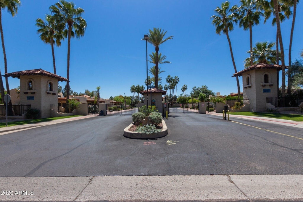 Photo of 2915 W Kelton Lane, Phoenix, AZ 85053 (MLS # 7091354)