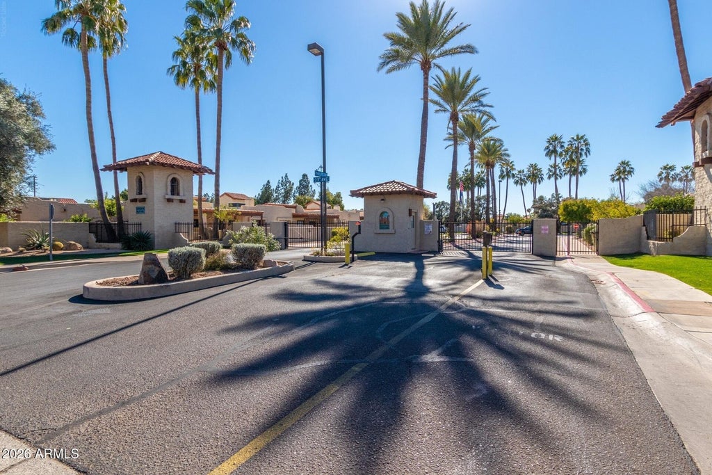 Photo of 2915 W Kelton Lane, Phoenix, AZ 85053 (MLS # 7091354)