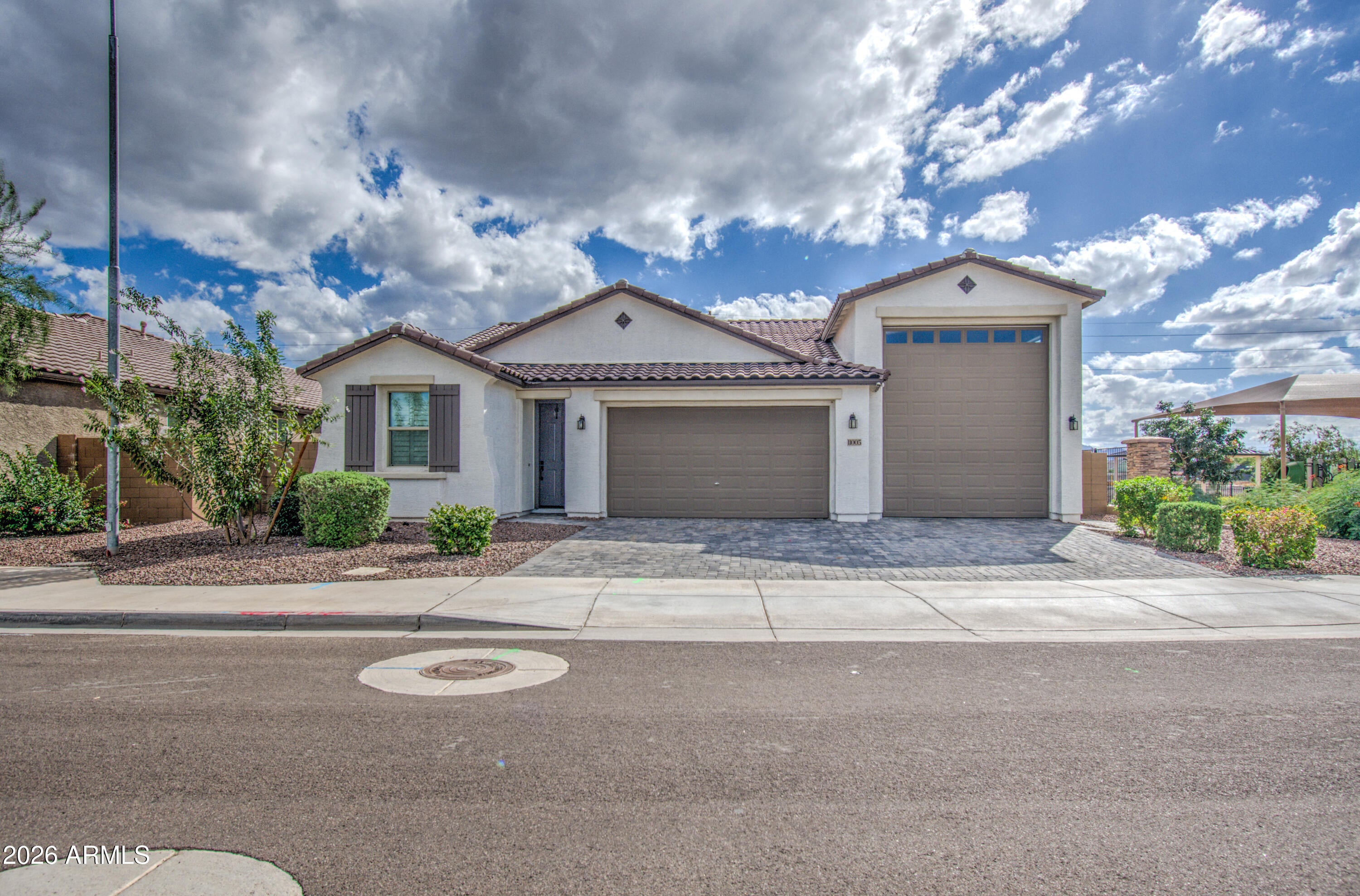 11005 W HILL Drive
