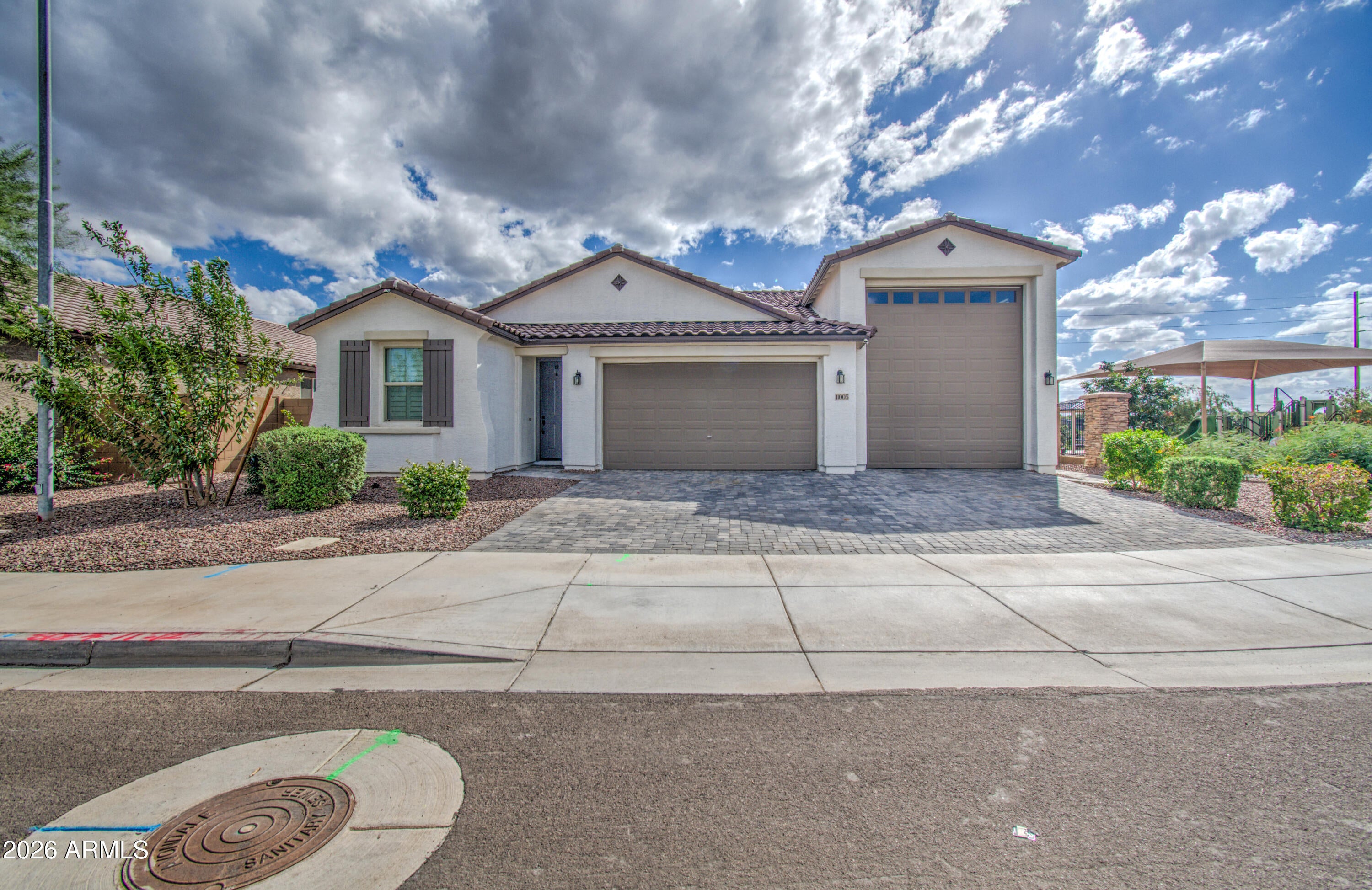 11005 W HILL Drive