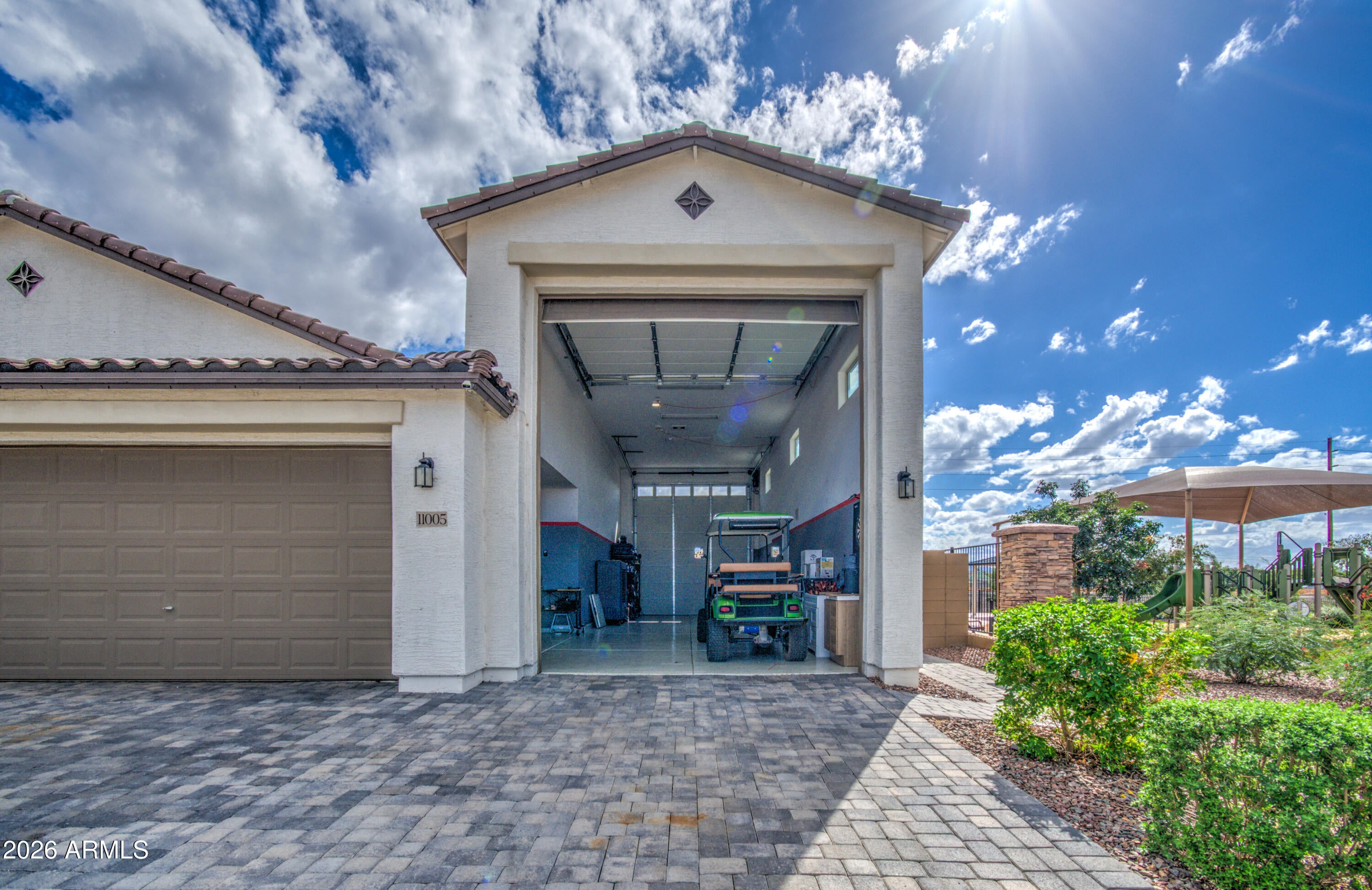 11005 W HILL Drive