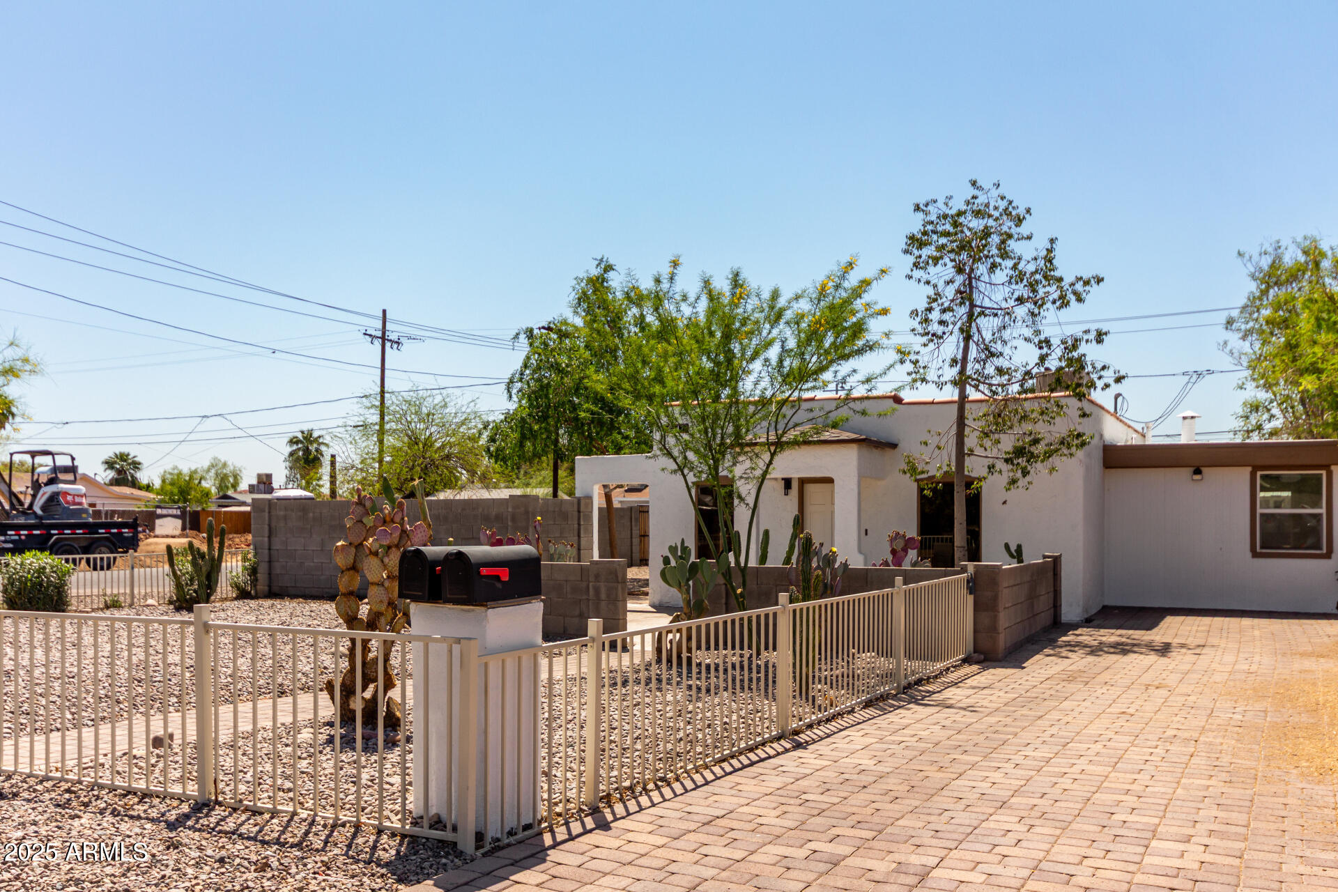 2047 E VIRGINIA Avenue