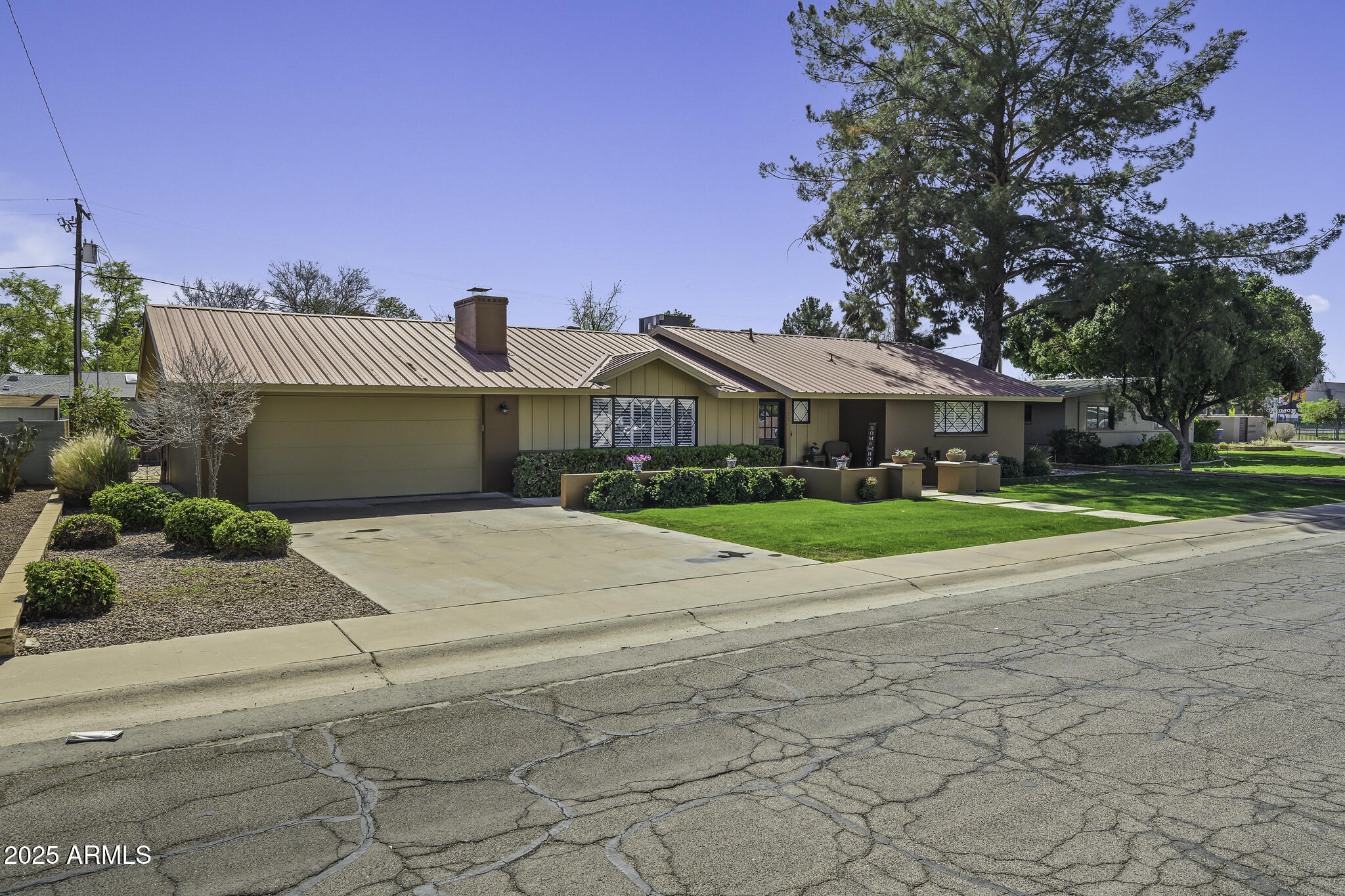325 E AEPLI Drive