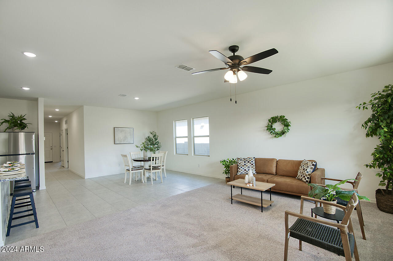 1937 E GRAZING MEADOW Lane