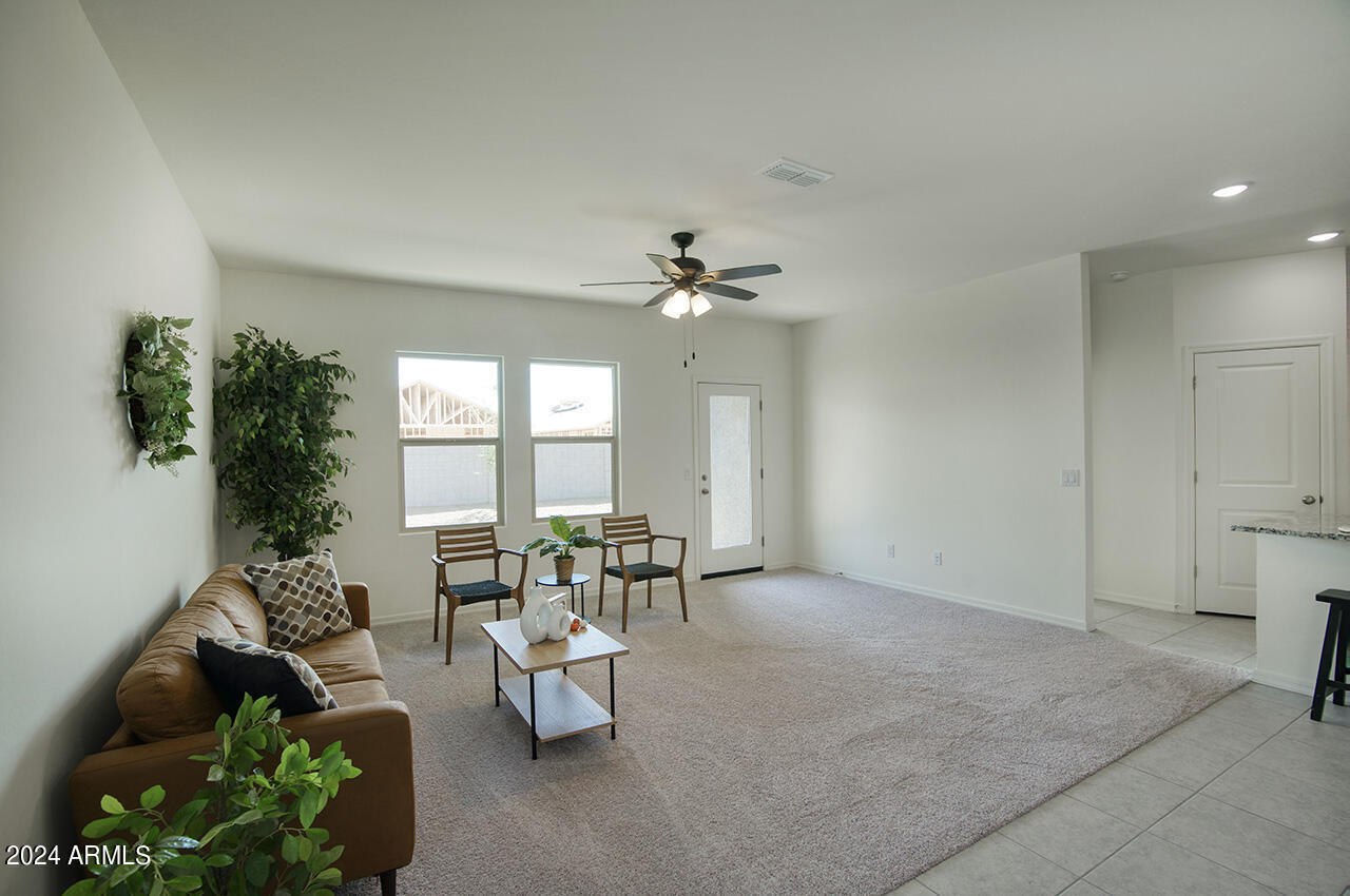 1937 E GRAZING MEADOW Lane