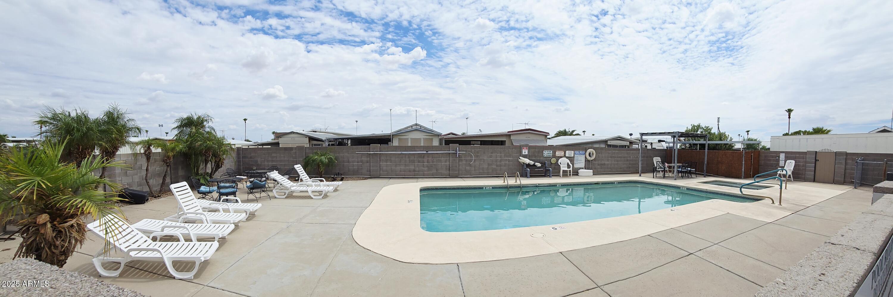 TIERRA DEL SOL RV RESORT - Land