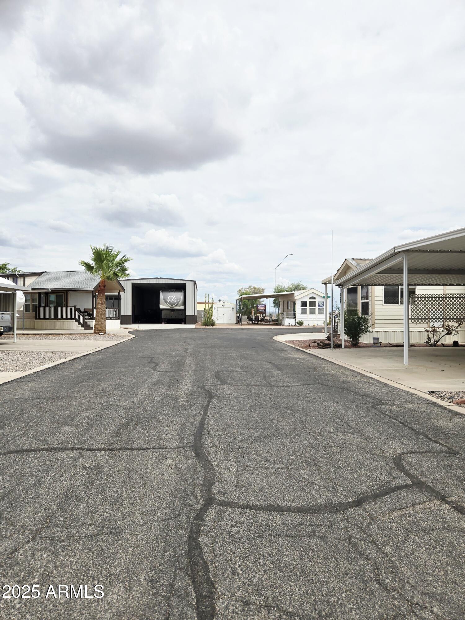 TIERRA DEL SOL RV RESORT - Land