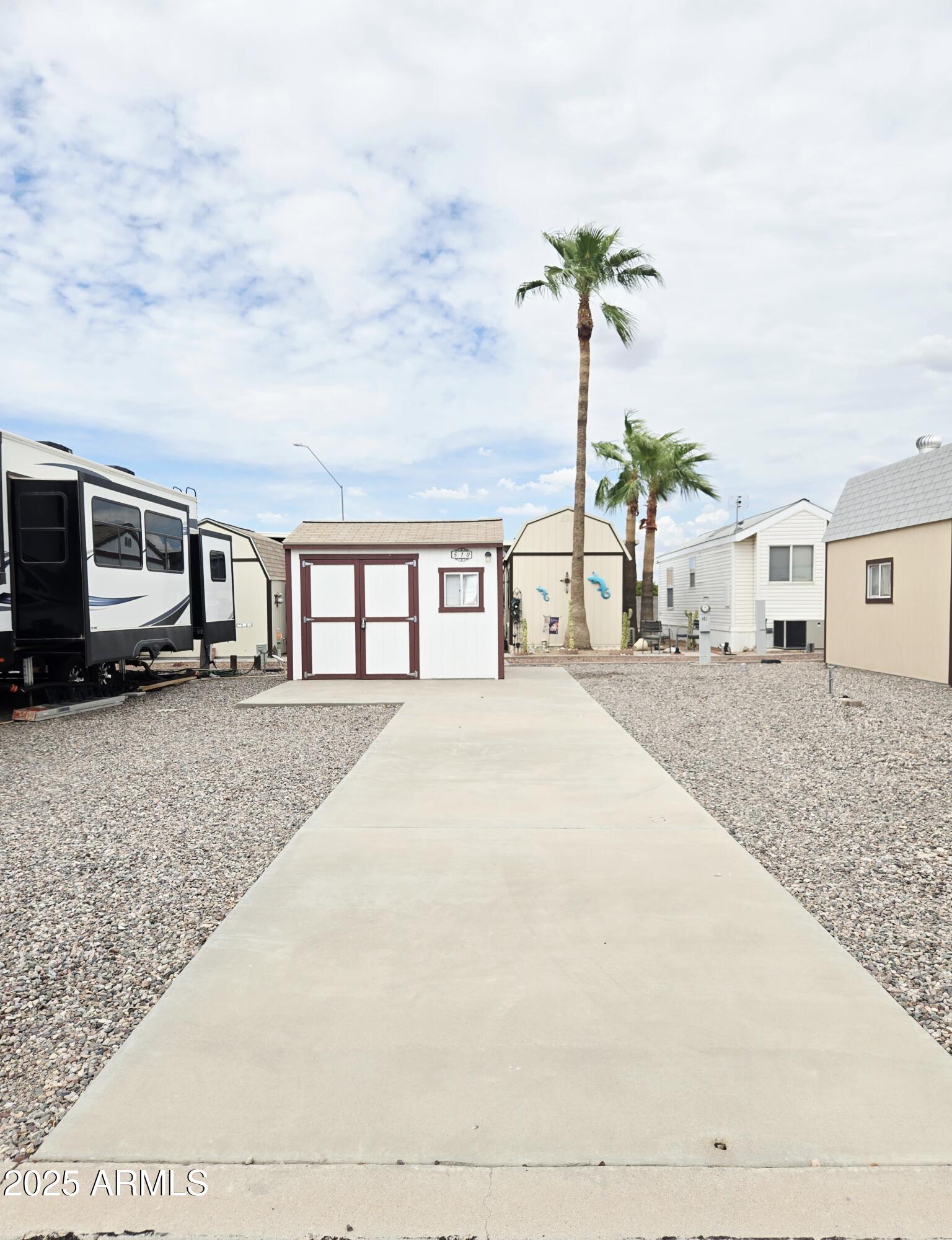 TIERRA DEL SOL RV RESORT - Land