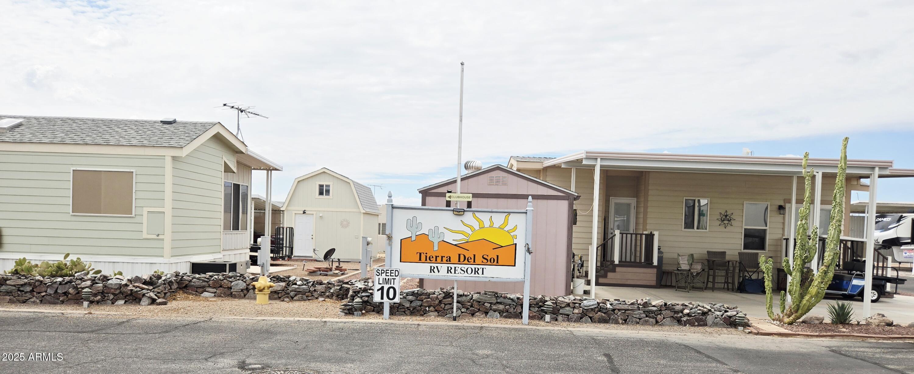 TIERRA DEL SOL RV RESORT - Land