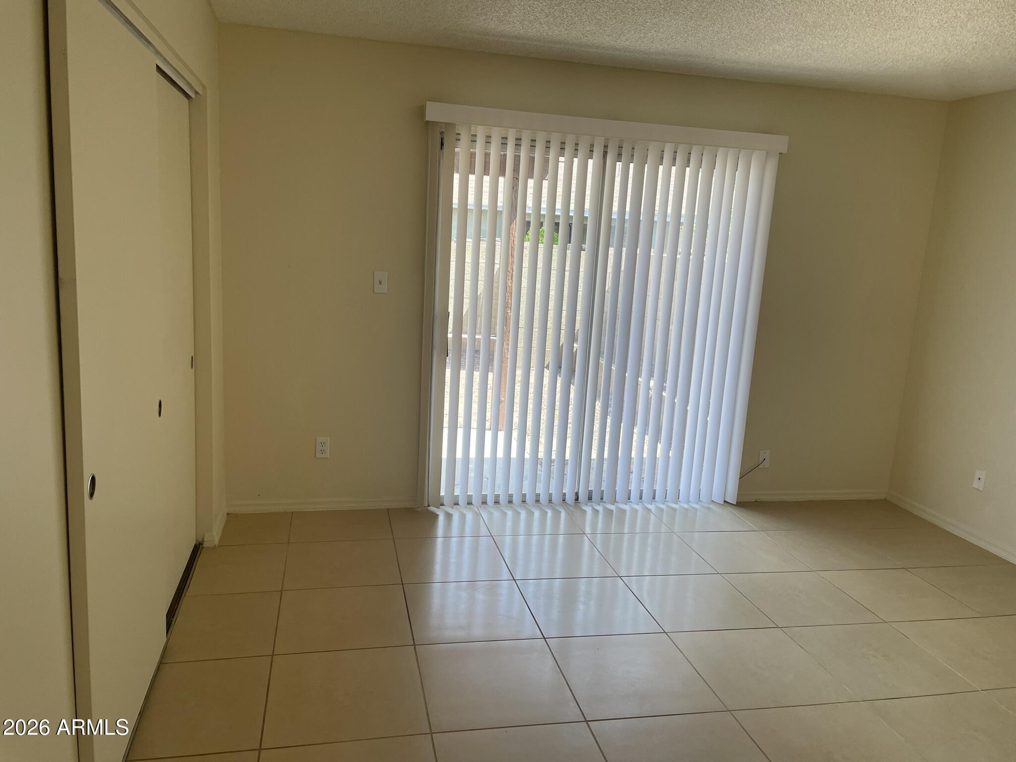 1532 E EL PARQUE Drive