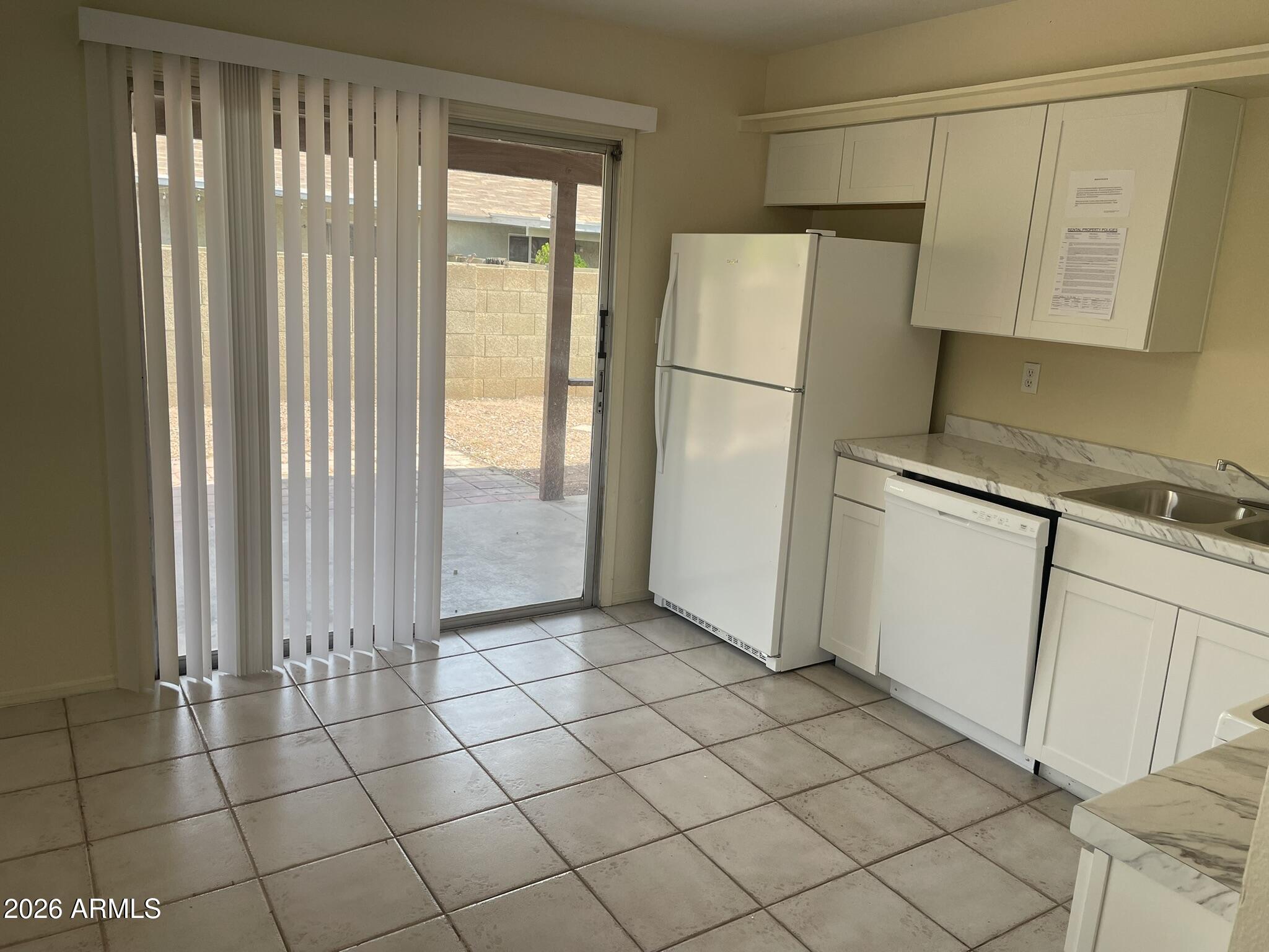 1532 E EL PARQUE Drive