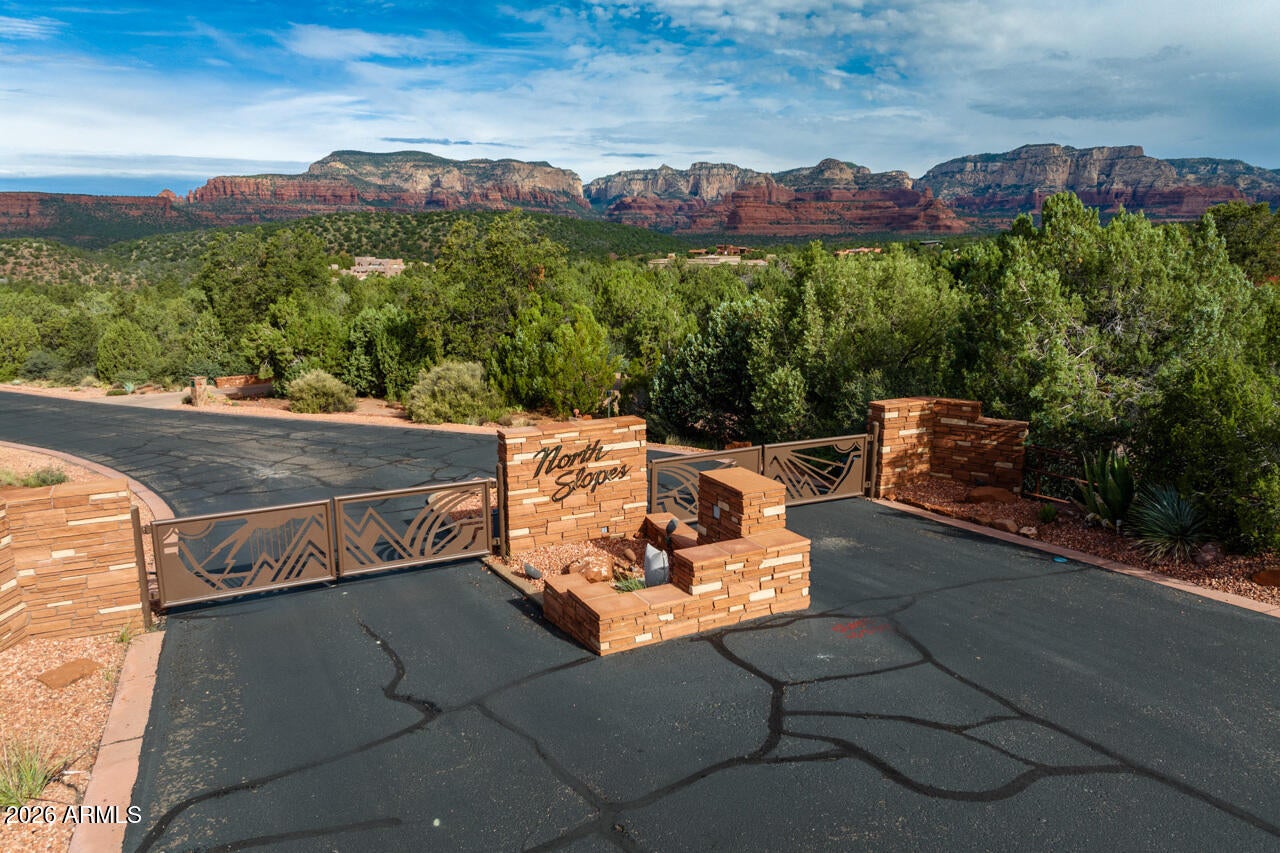 130 DESERT HOLLY Drive 7