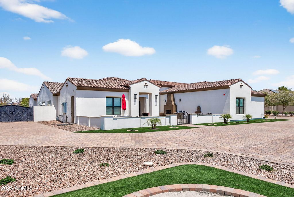 Photo of 16410 W Durango Street, Goodyear, AZ 85338 (MLS # 6950611)