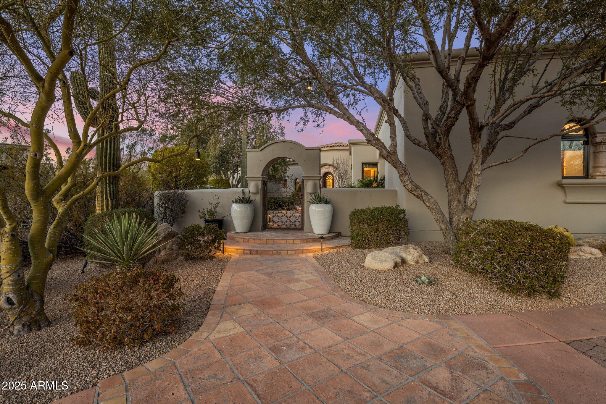 10040 E HAPPY VALLEY Road 289
