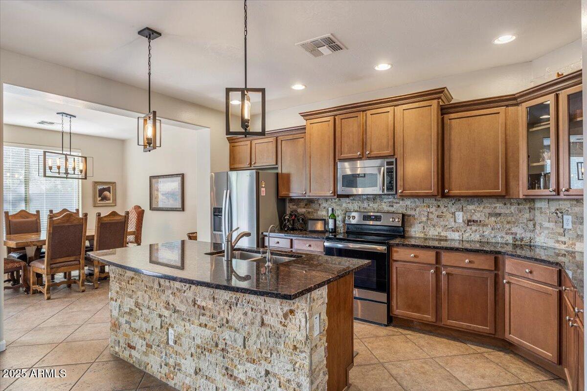 4554 S Cobblestone Street