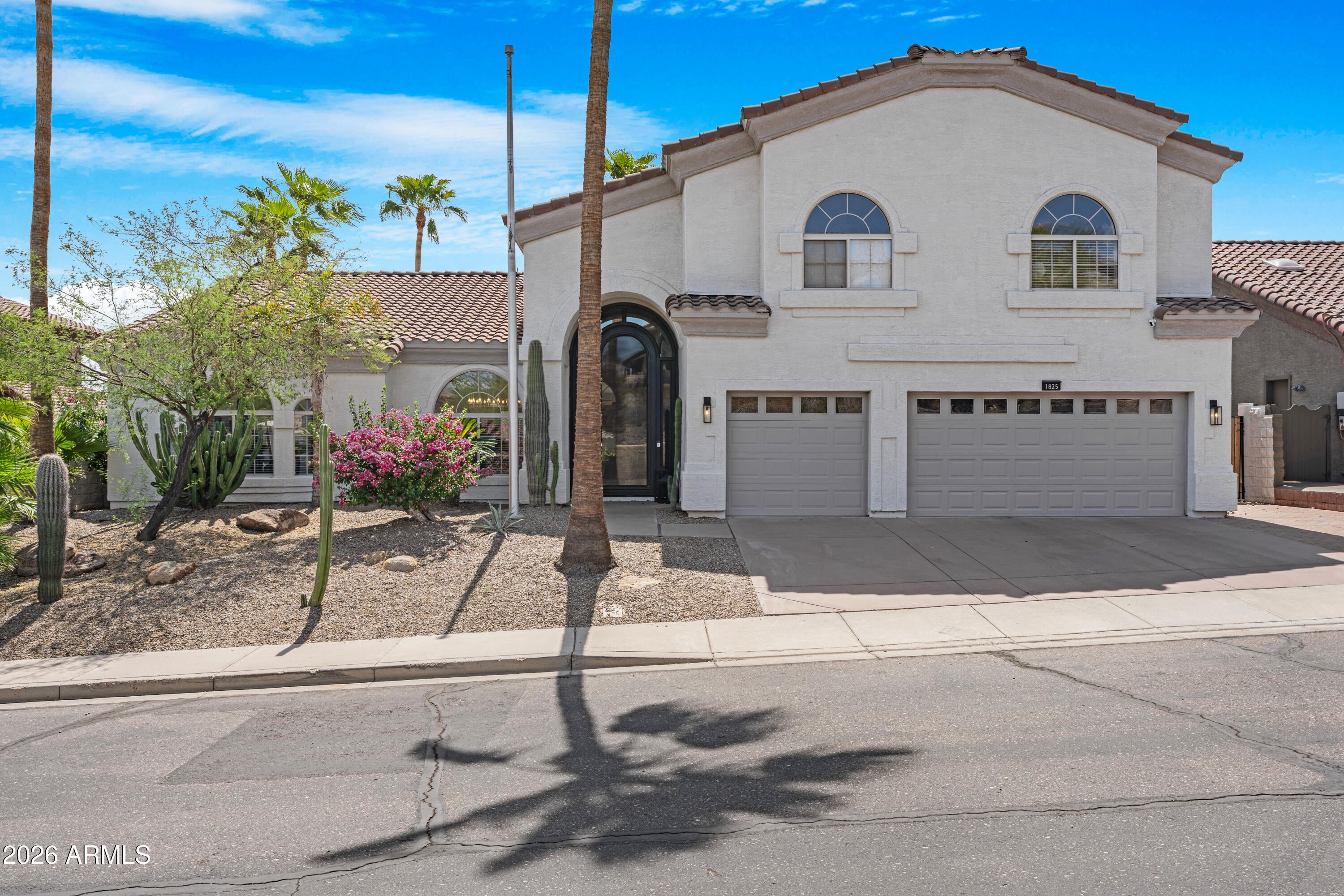 1825 E MARILYN Road