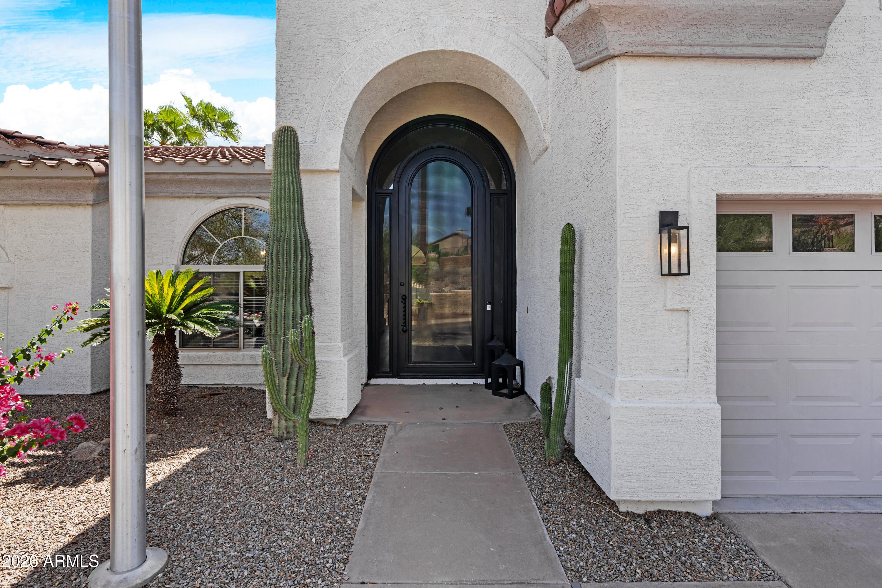 1825 E MARILYN Road
