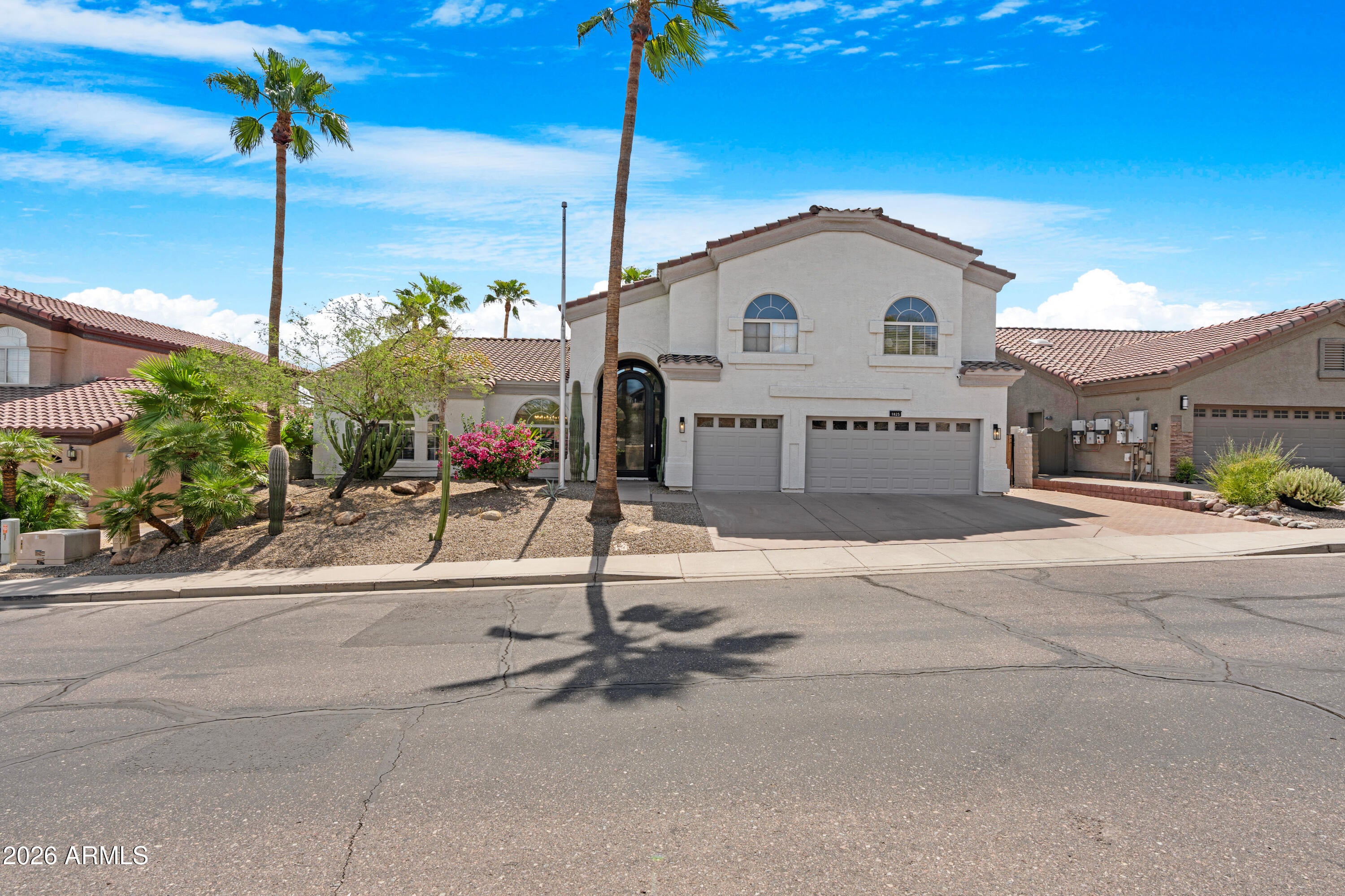 1825 E MARILYN Road