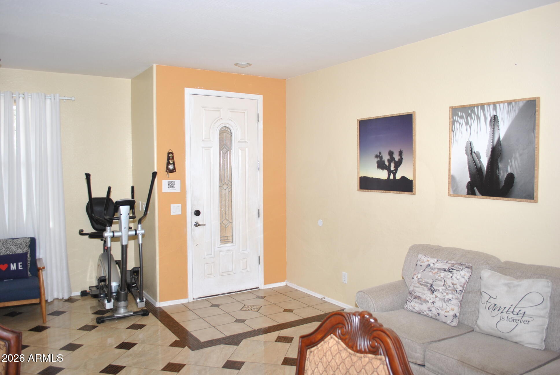 3296 E OAKLAND Street