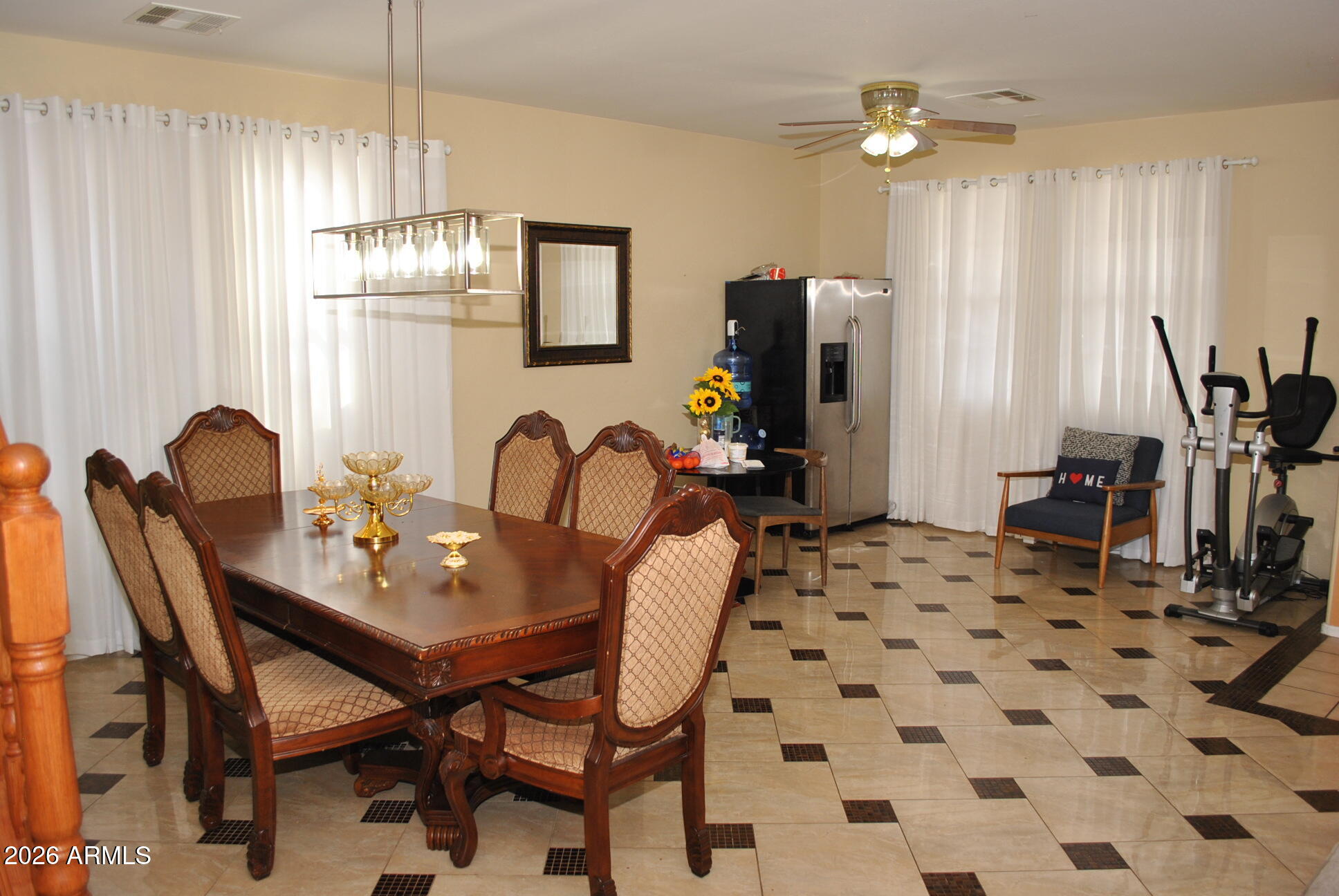 3296 E OAKLAND Street