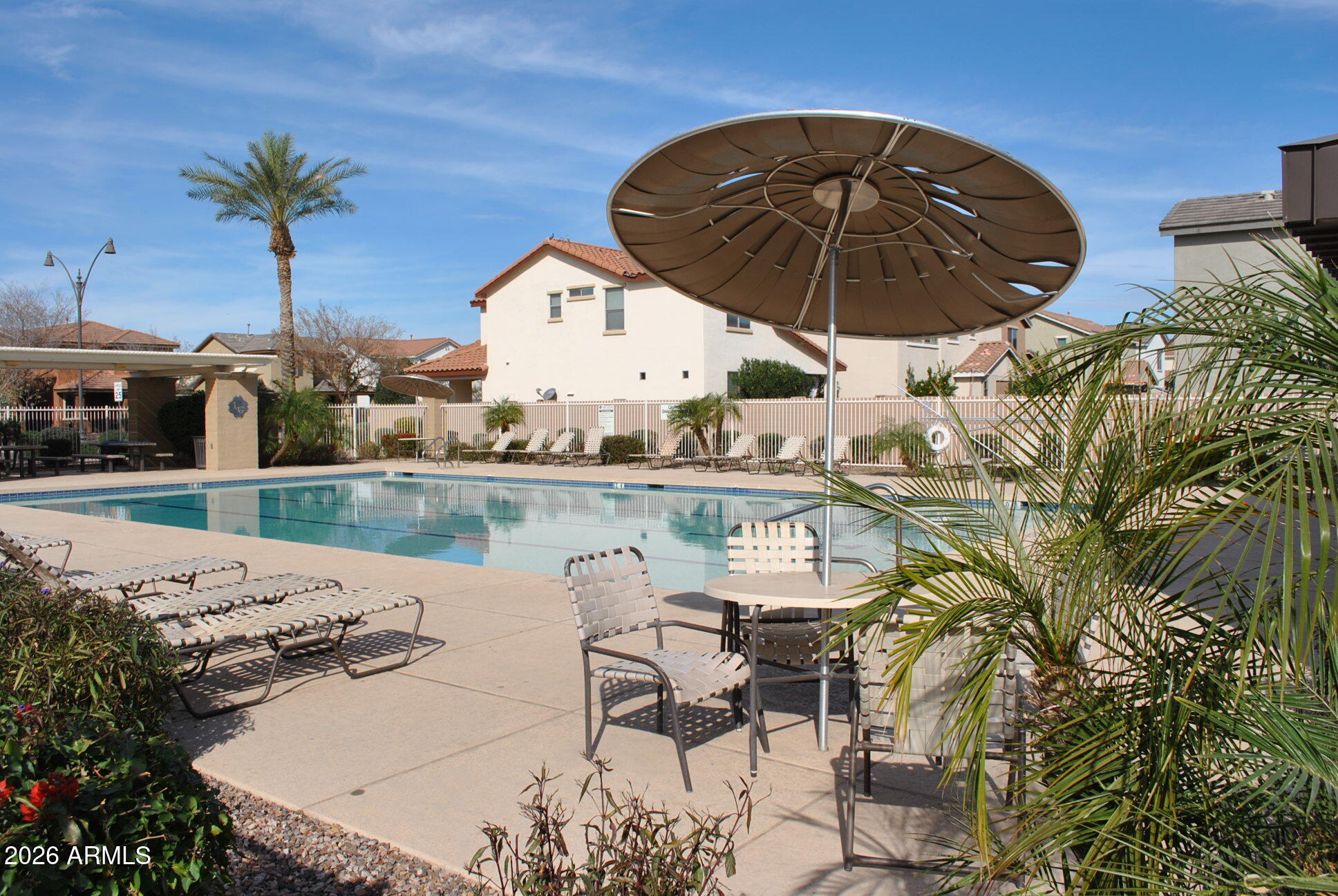 3296 E OAKLAND Street