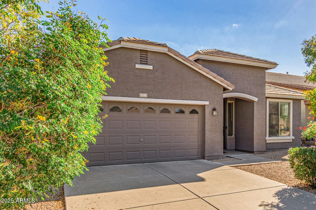 Photo of 1193 W Desert Hollow Drive, San Tan Valley, AZ 85143 (MLS # 6989858)