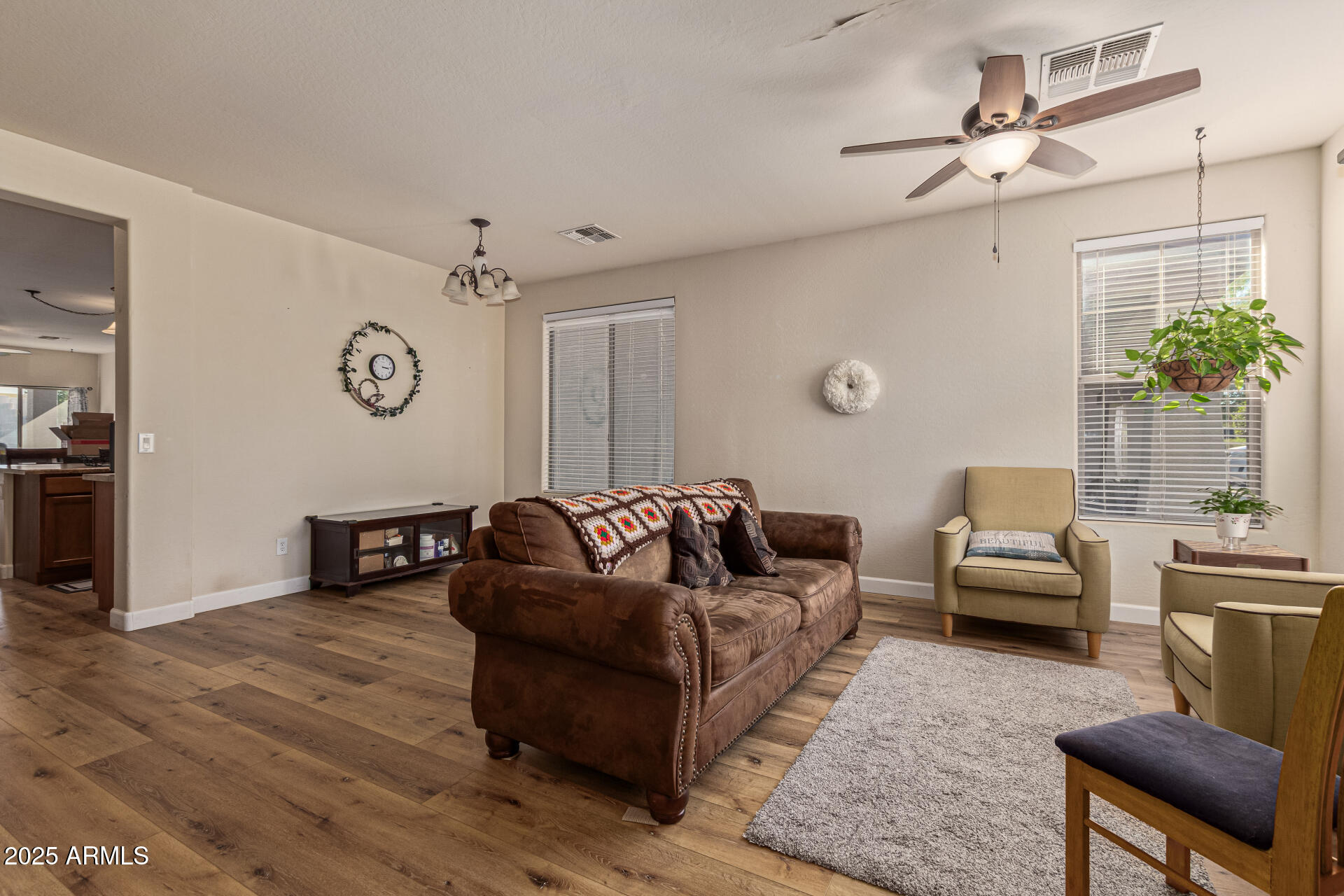 1193 W DESERT HOLLOW Drive