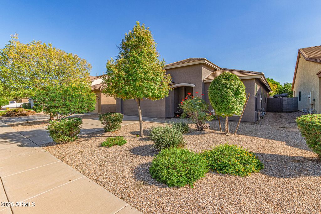 Photo of 1193 W Desert Hollow Drive, San Tan Valley, AZ 85143 (MLS # 6989858)