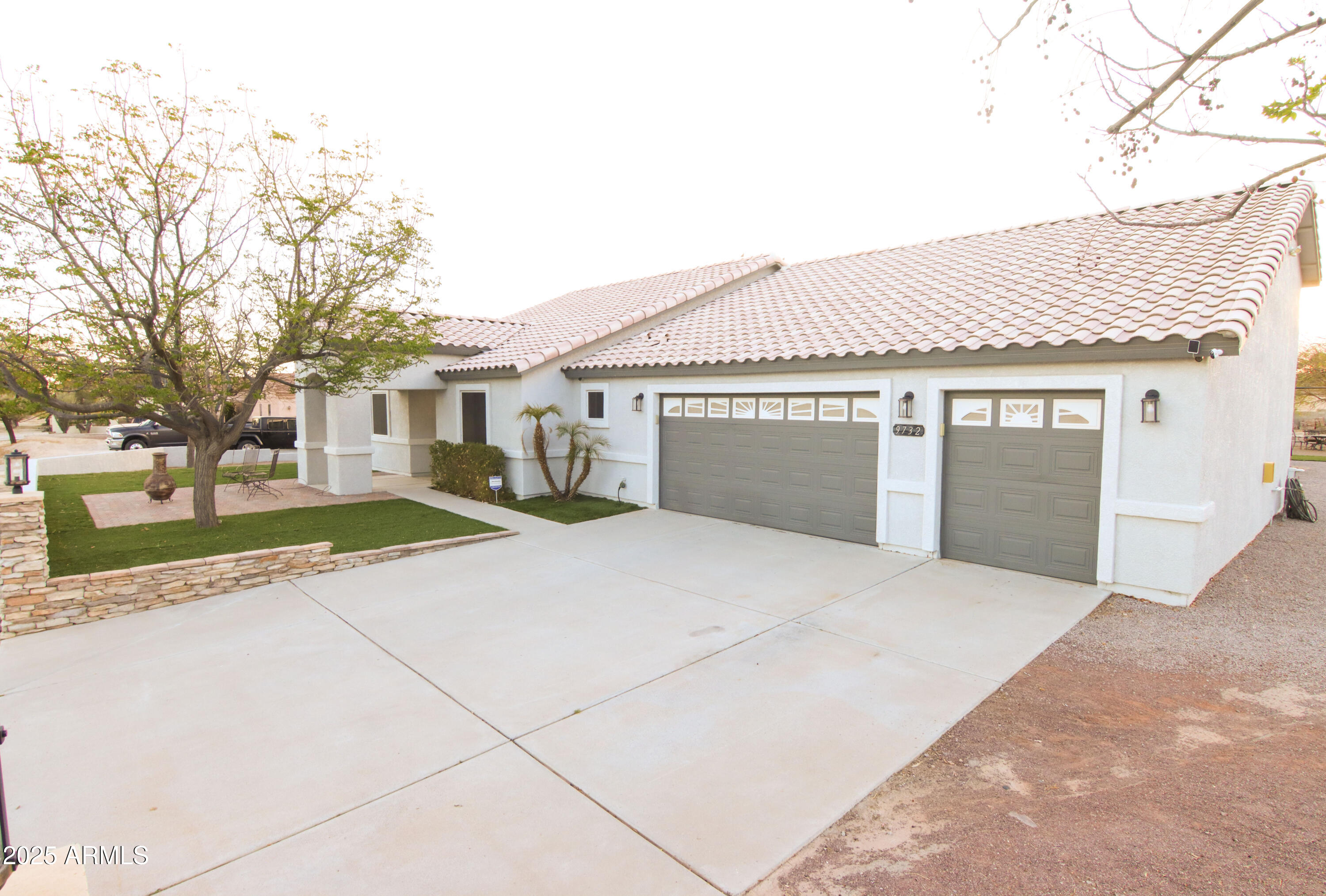 9732 N PENWORTH Drive