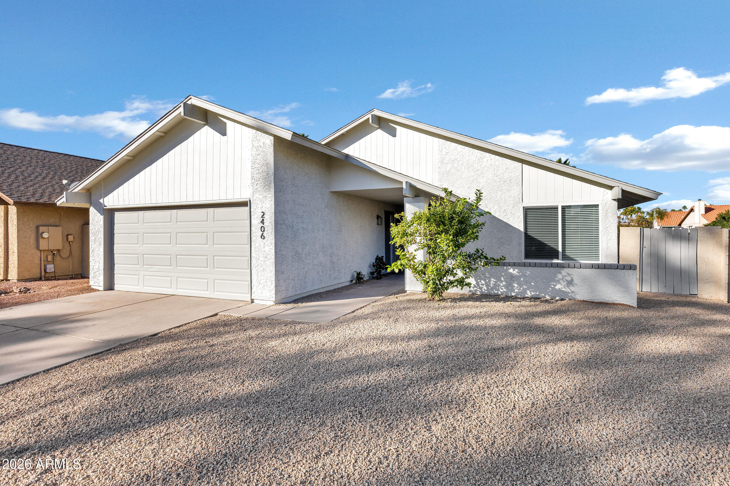 2406 W LOS LAGOS Vista