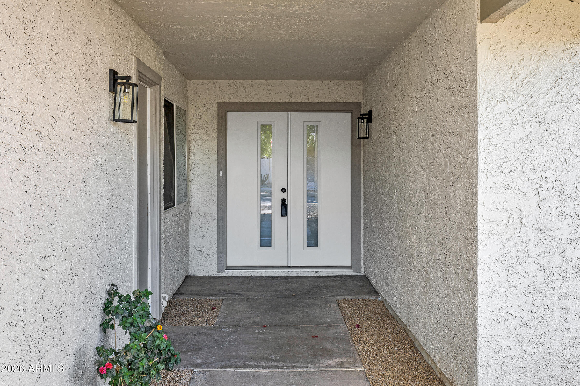 2406 W LOS LAGOS Vista