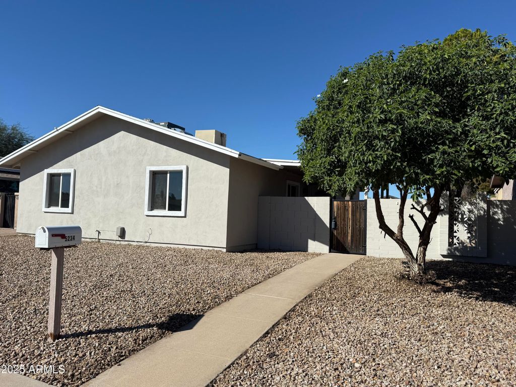 Photo of 5234 W Banff Lane, Glendale, AZ 85306 (MLS # 6936179)