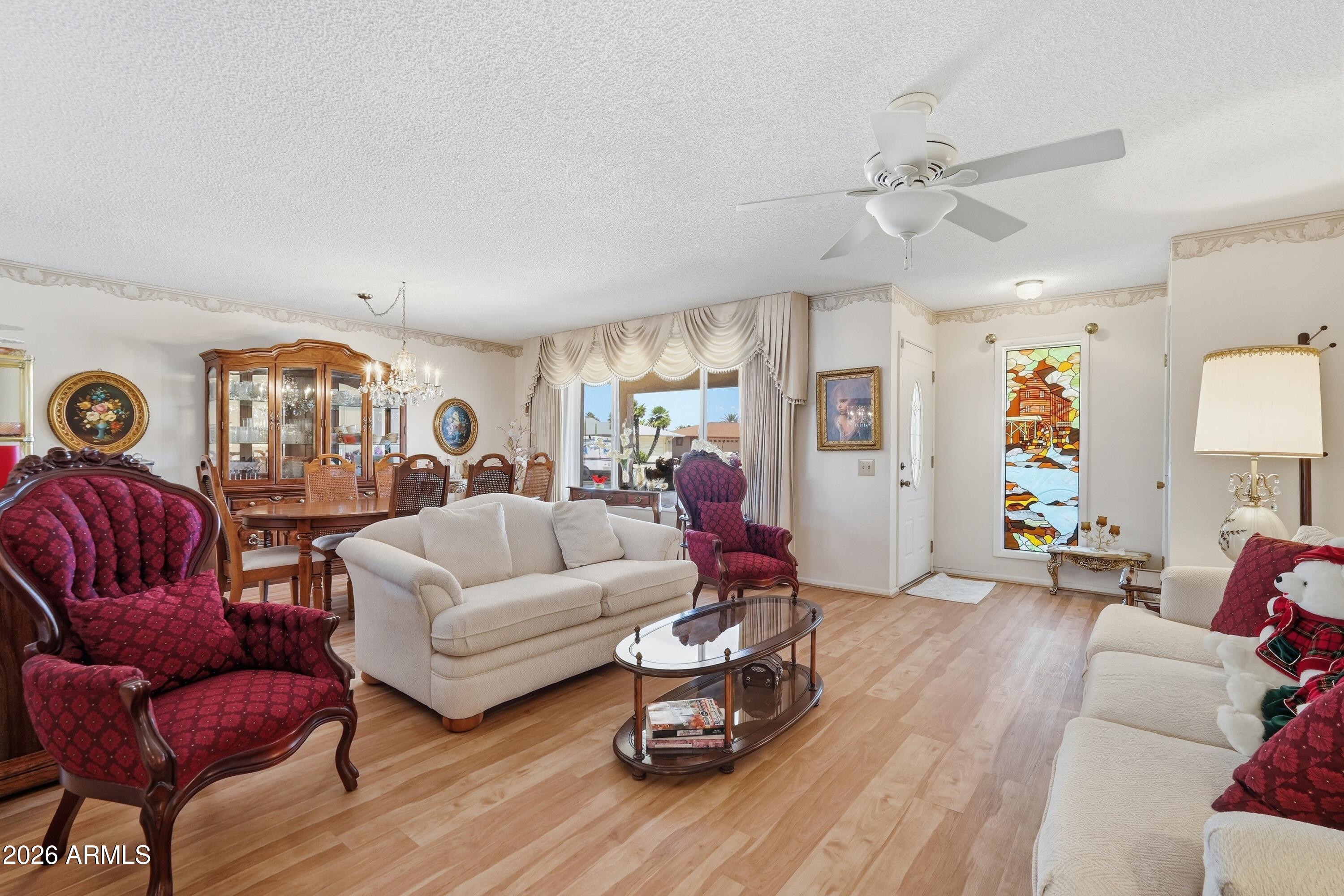 9807 W Mockingbird Drive