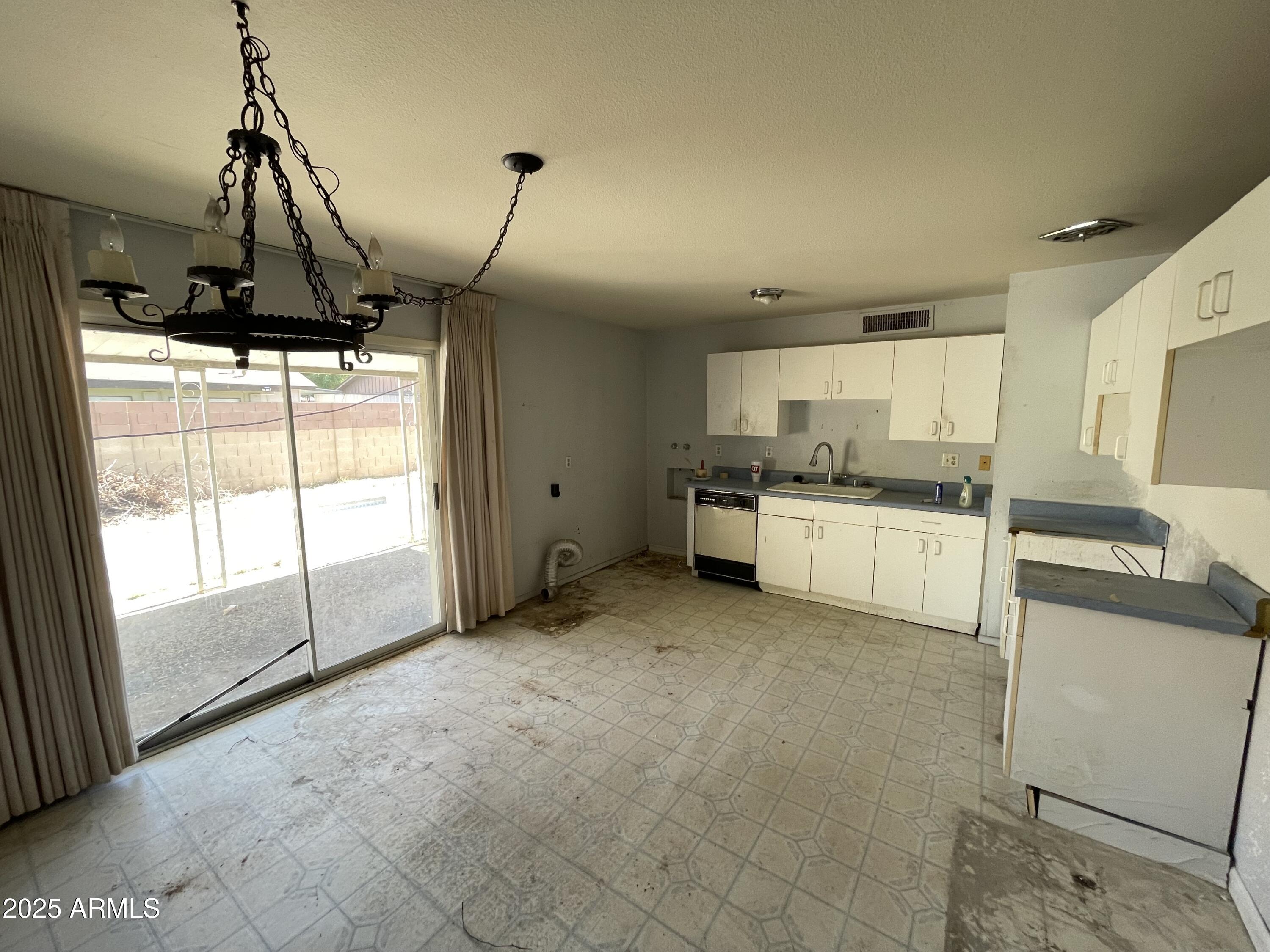 8114 E JACKRABBIT Road