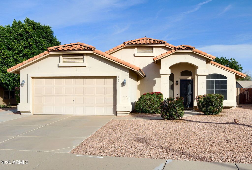 Photo of 458 W Smoke Tree Road, Gilbert, AZ 85233 (MLS # 6972512)