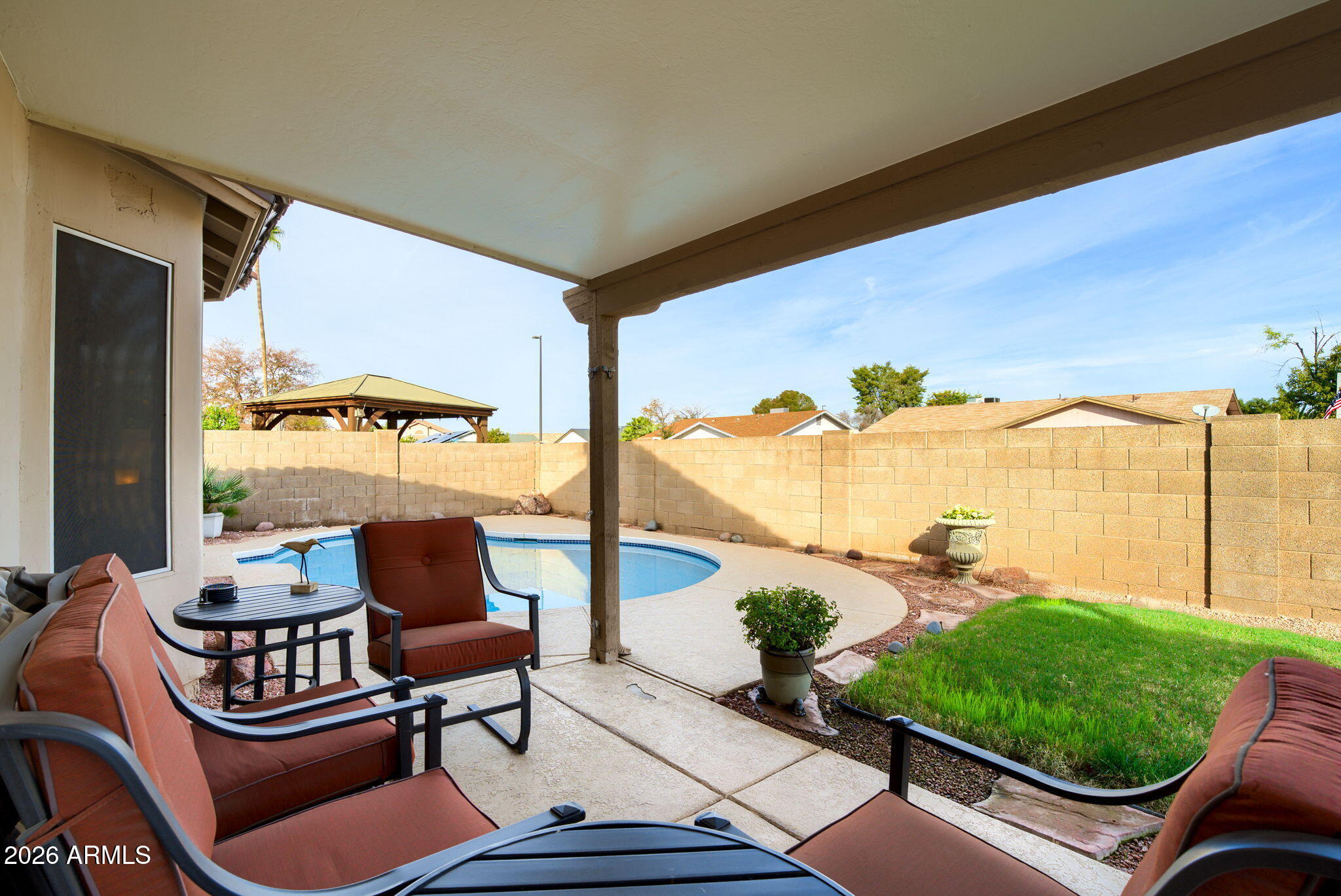 458 W SMOKE TREE Road